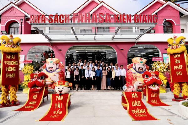 GRAND OPENING CELEBRATION OF FAHASA BOOKSTORE KIEN GIANG WITH A FRESH LOOK AT THE NEW LOCATION - FAHASA
