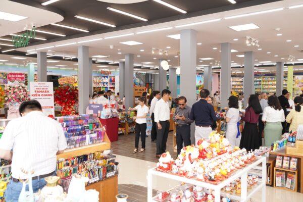 GRAND OPENING CELEBRATION OF FAHASA BOOKSTORE KIEN GIANG WITH A FRESH LOOK AT THE NEW LOCATION - FAHASA