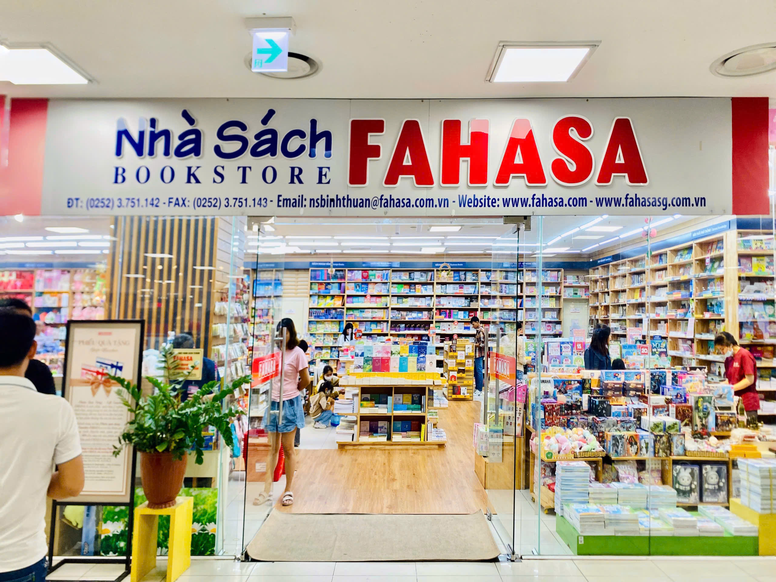 Nhà sách FAHASA Bình Thuận
