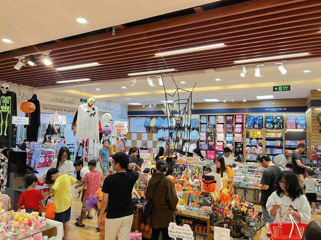 Nhà sách FAHASA Quận 7