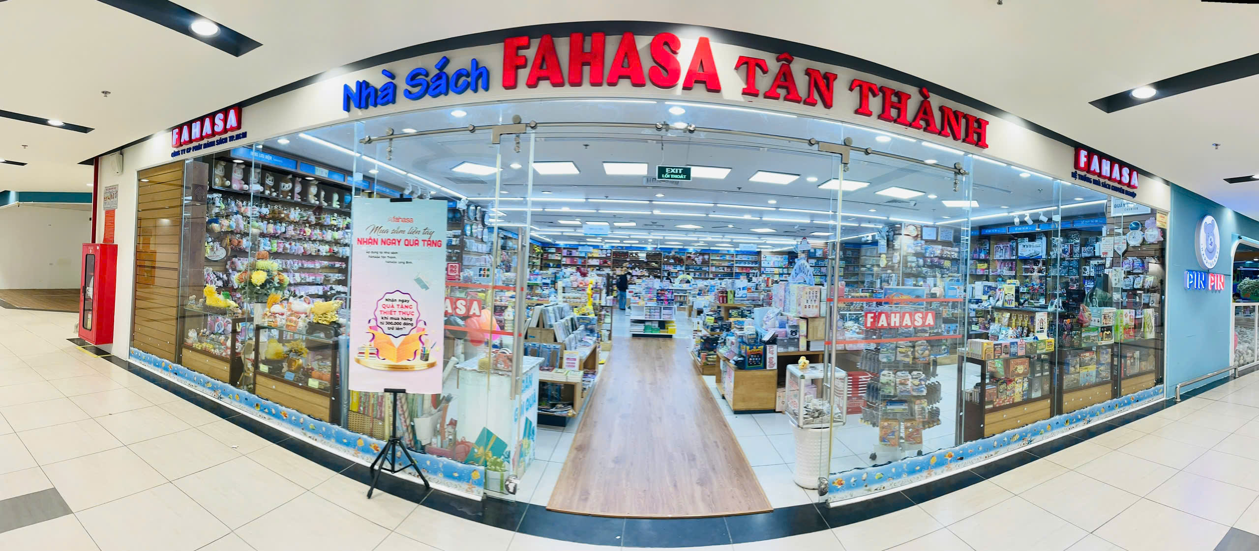 Nhà sách FAHASA Tân Thành