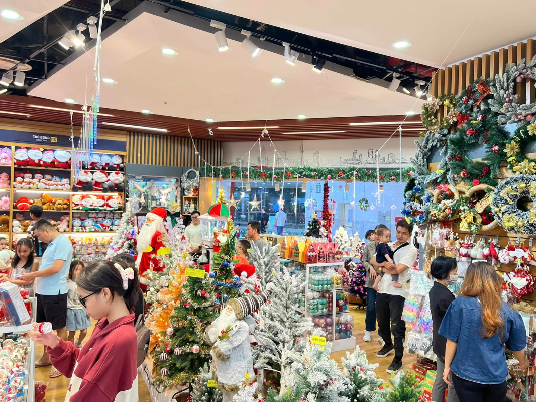 Nhà sách FAHASA Quận 7