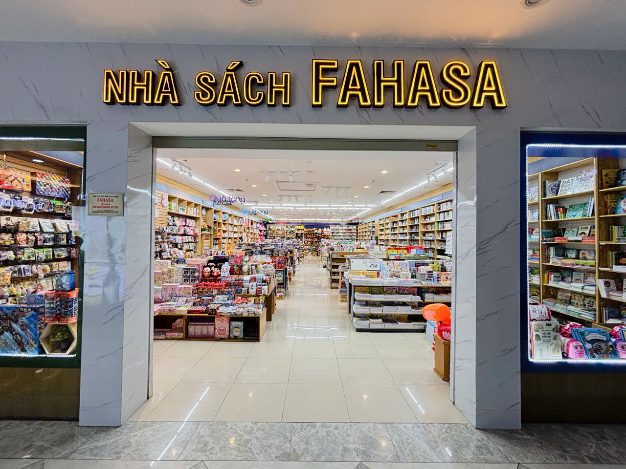Nhà sách FAHASA Mỹ Tho