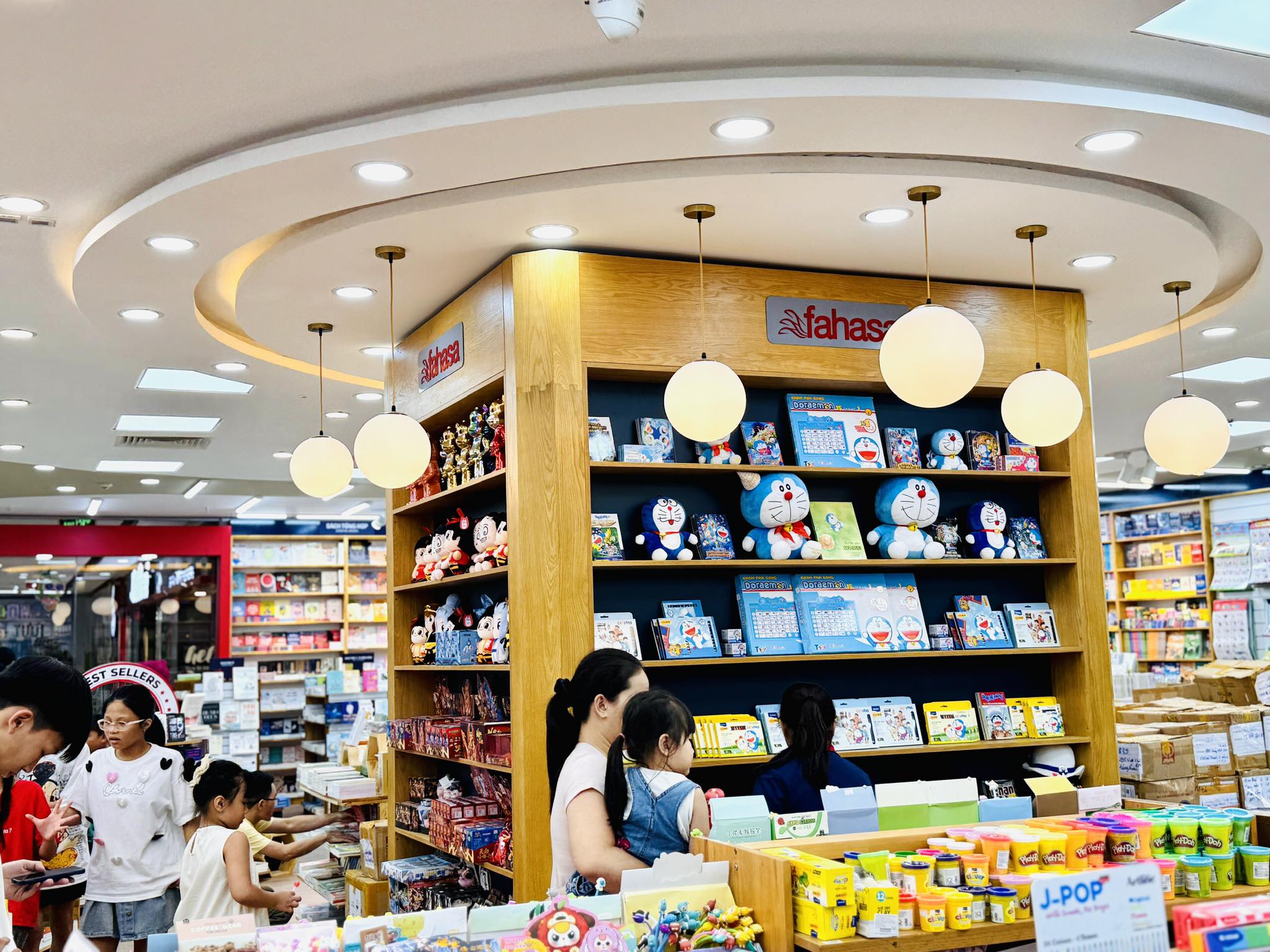 Nhà sách FAHASA Sông Hương