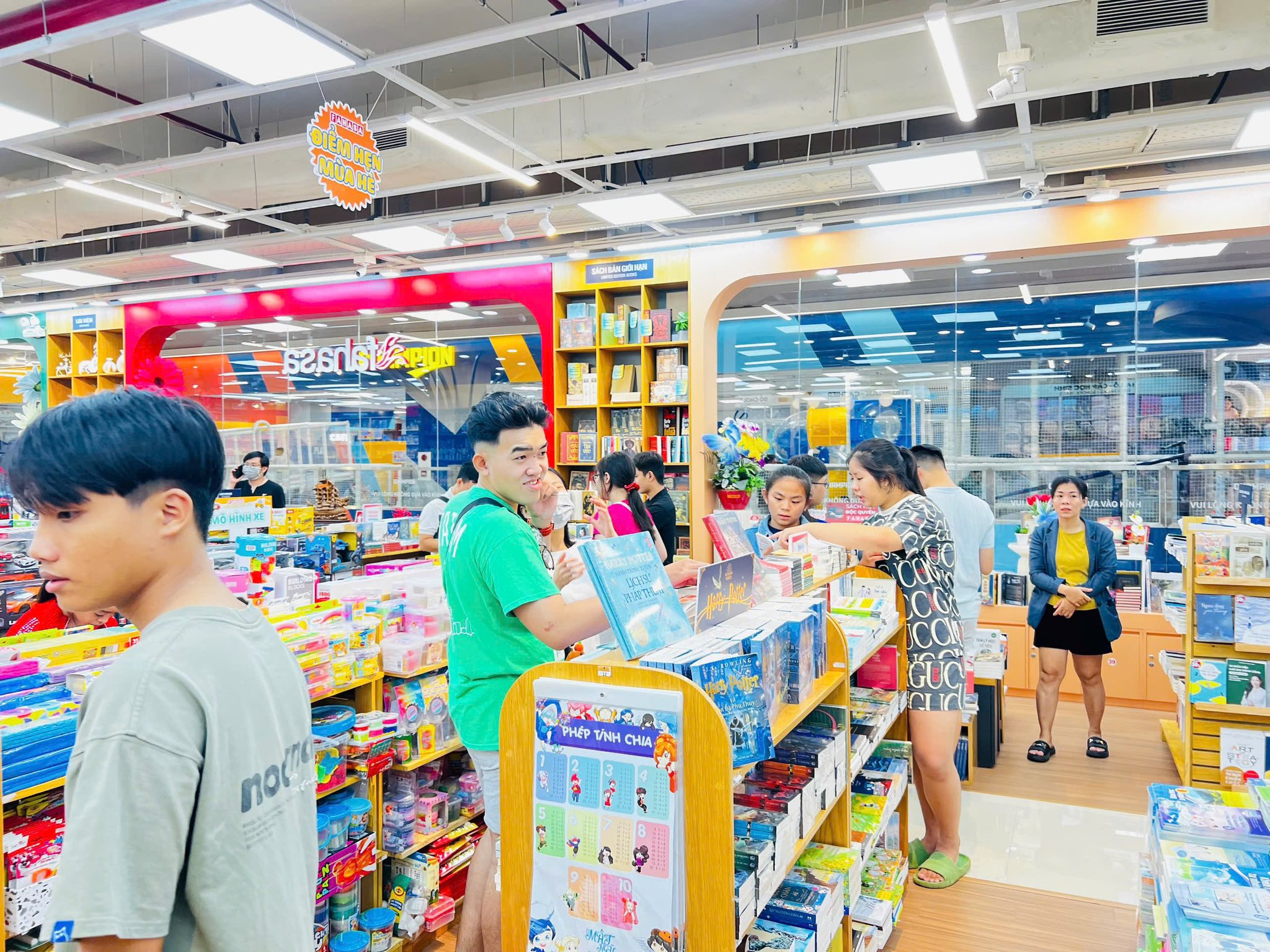 nhà sách FAHASA Gò Vấp