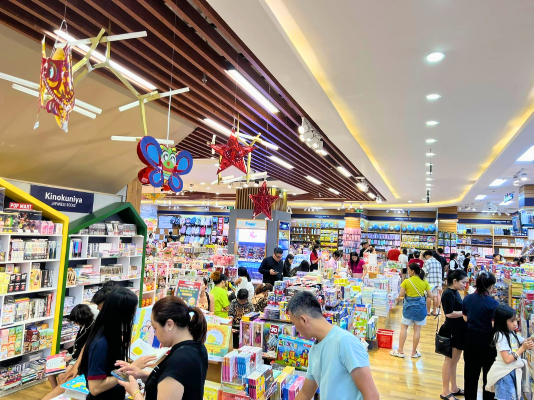 Nhà sách FAHASA Quận 7