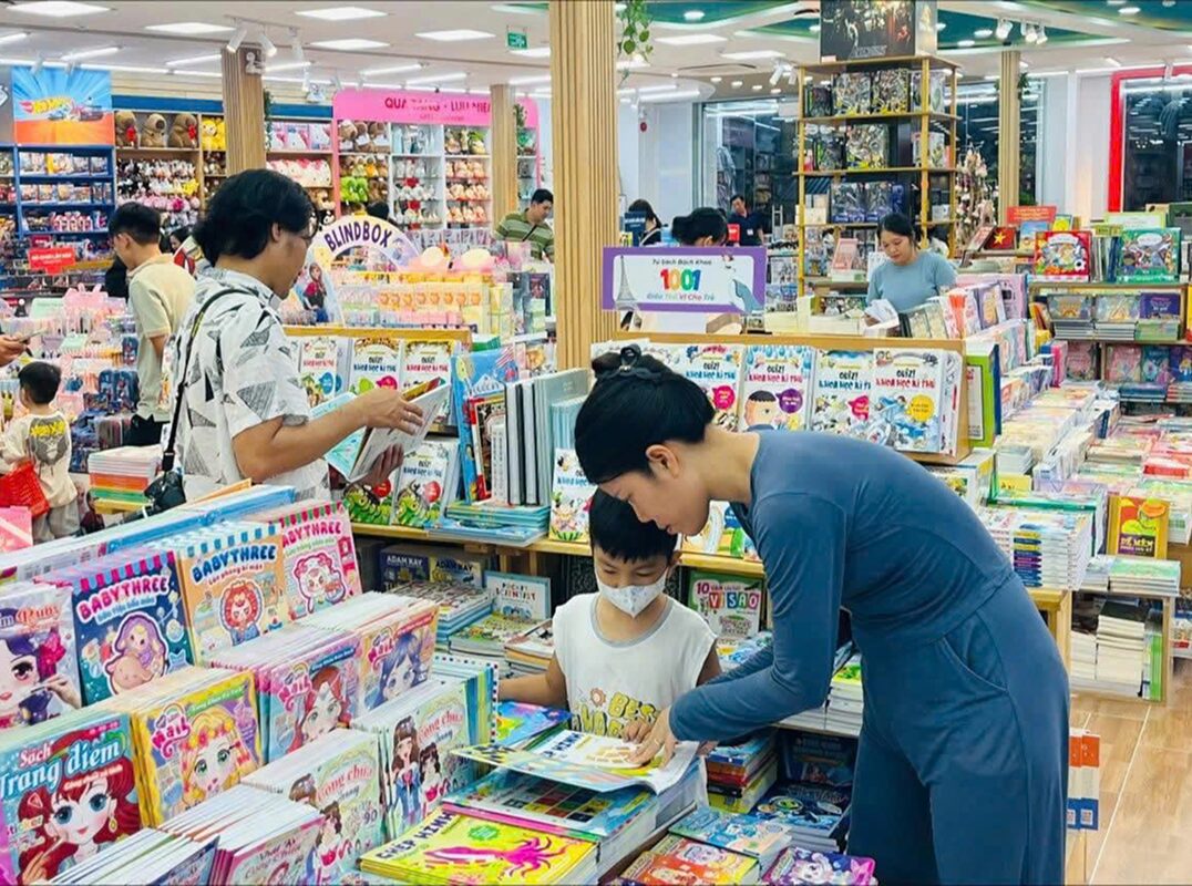 Nhà sách FAHASA Thuận An