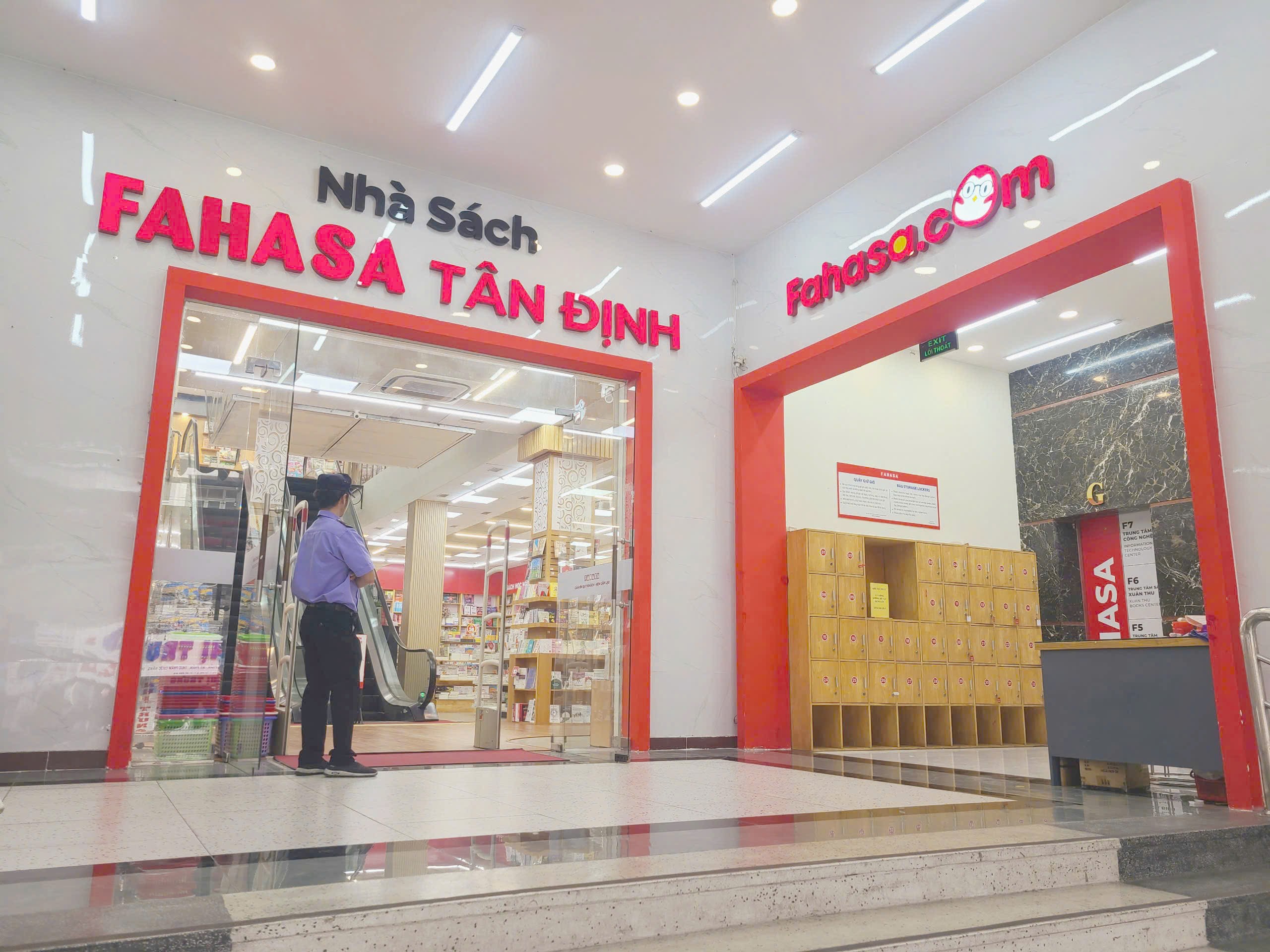 Nhà sách FAHASA Tân Định