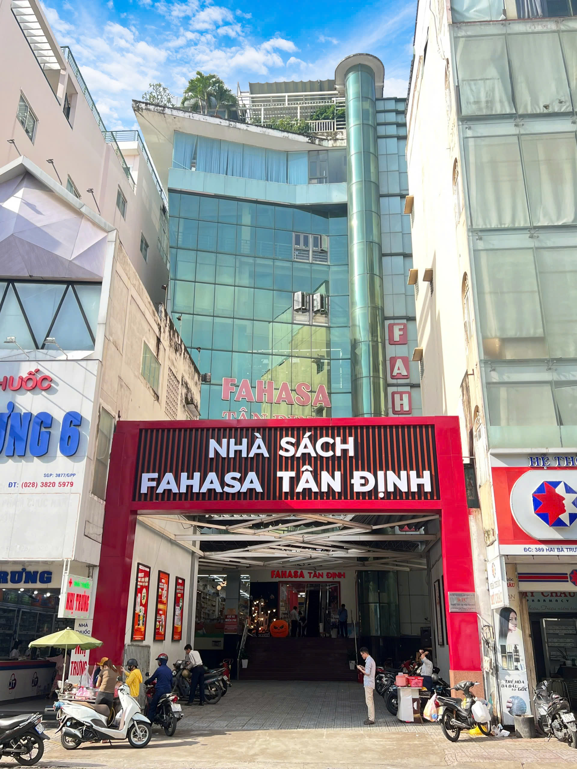 Nhà sách FAHASA Tân Định