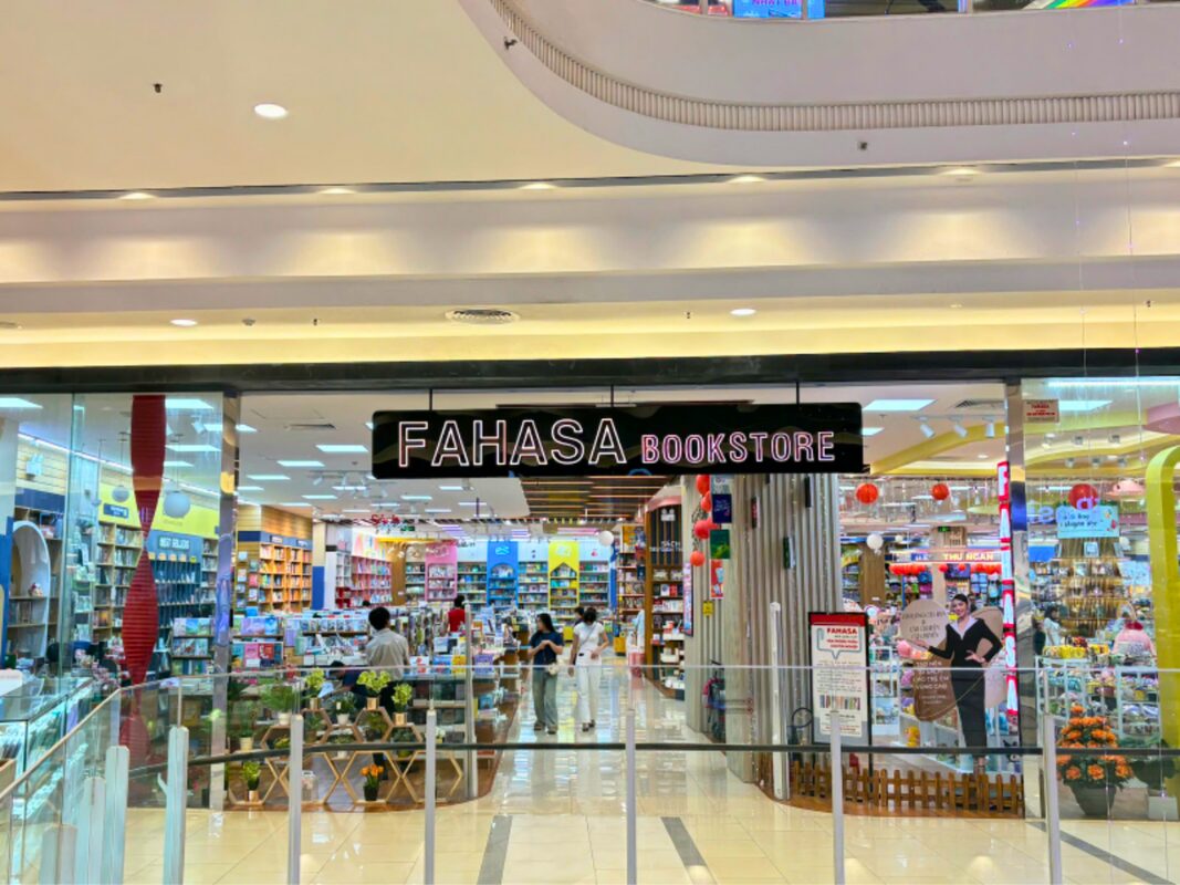 Nhà sách FAHASA Quận 7