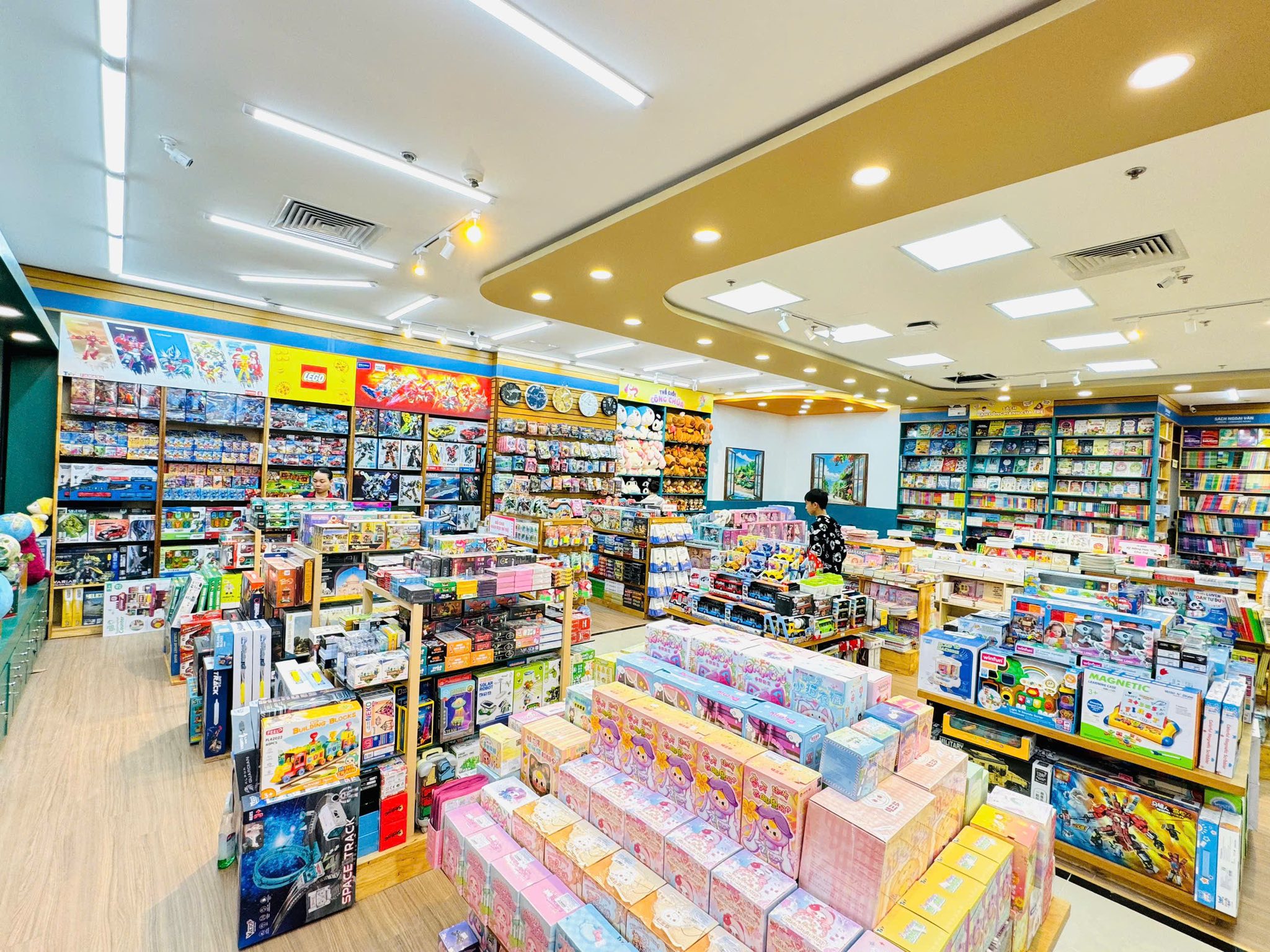 Nhà sách FAHASA Lam Sơn