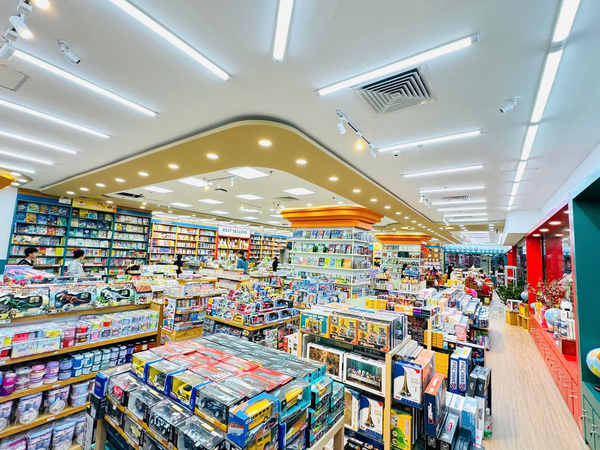 Nhà sách FAHASA Lam Sơn