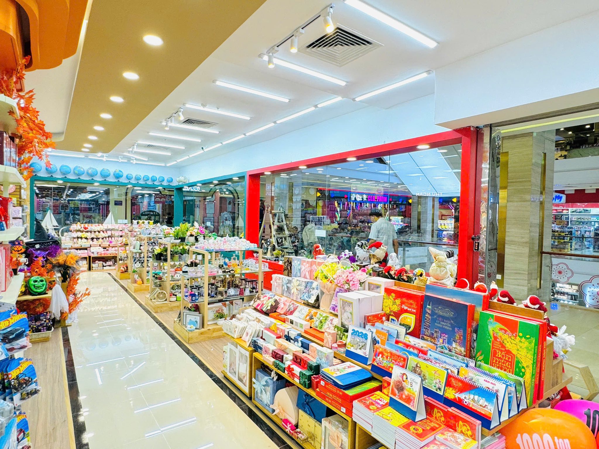 Nhà sách FAHASA Lam Sơn