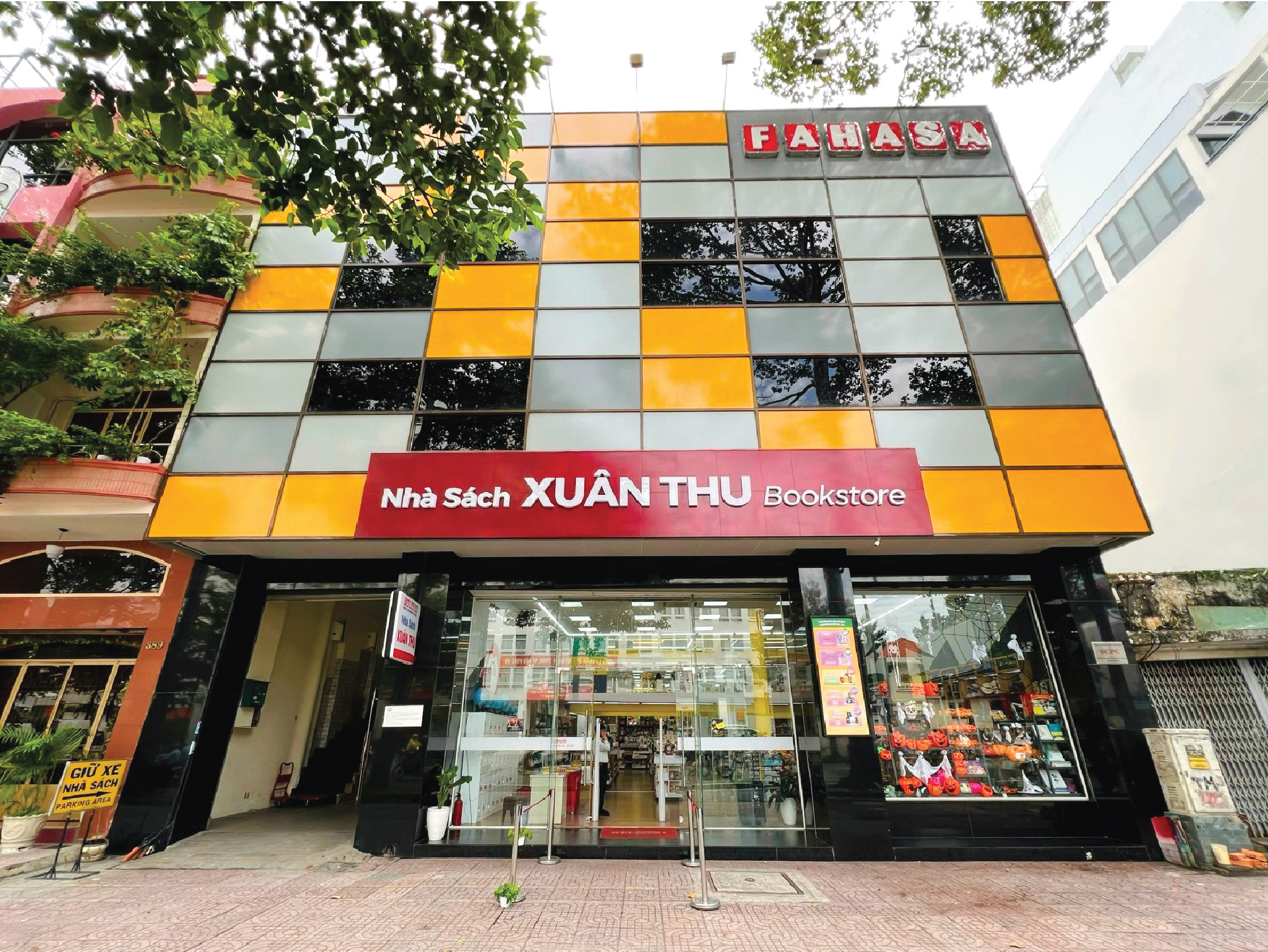 NHA SACH XUAN THU
