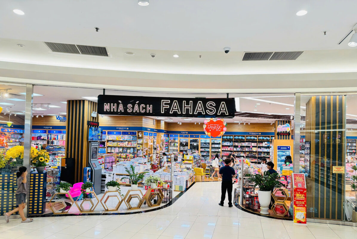 Nhà sách FAHASA Long Biên
