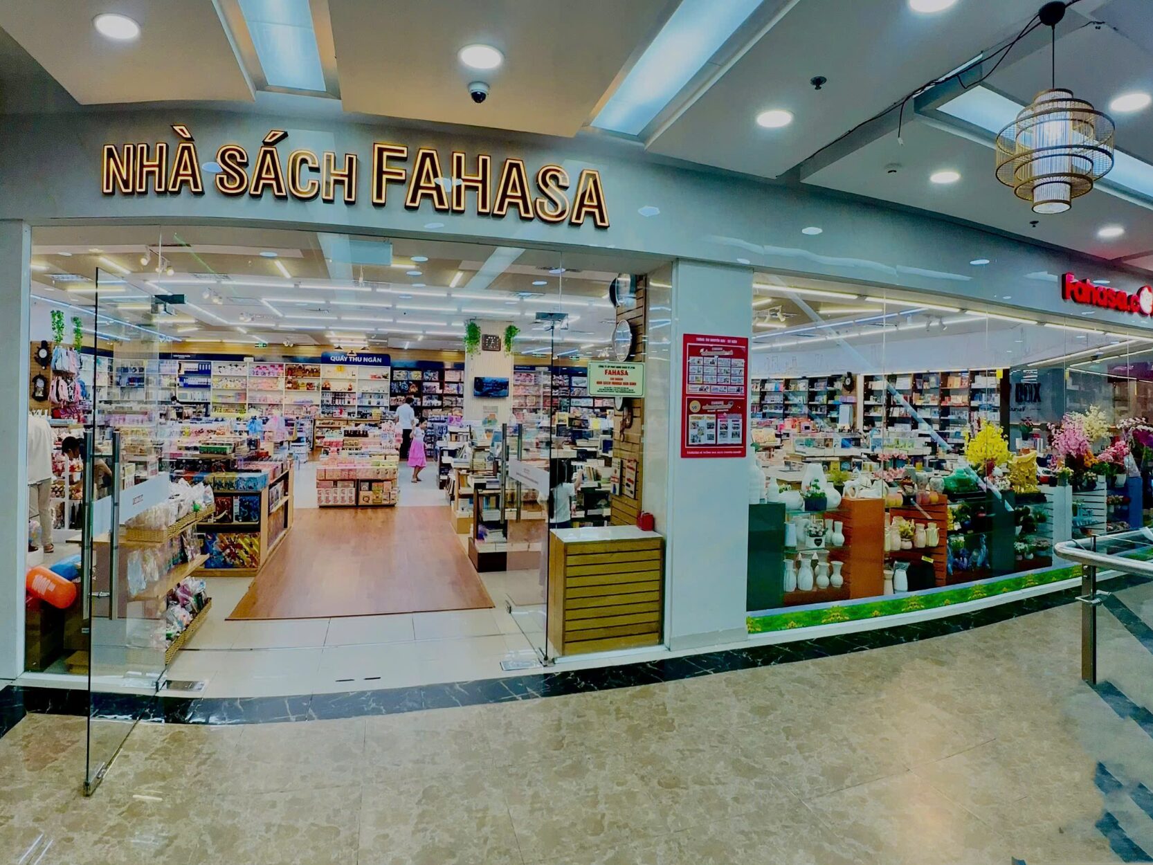 NHÀ SÁCH FAHASA HOÀ BÌNH - Nguyễn Thành Nhơn _CHT_NS HÒA BÌNH