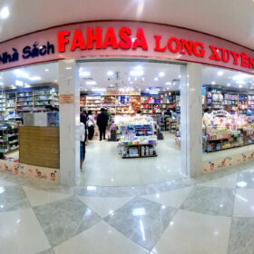 Nhà sách FAHASA Long Xuyên