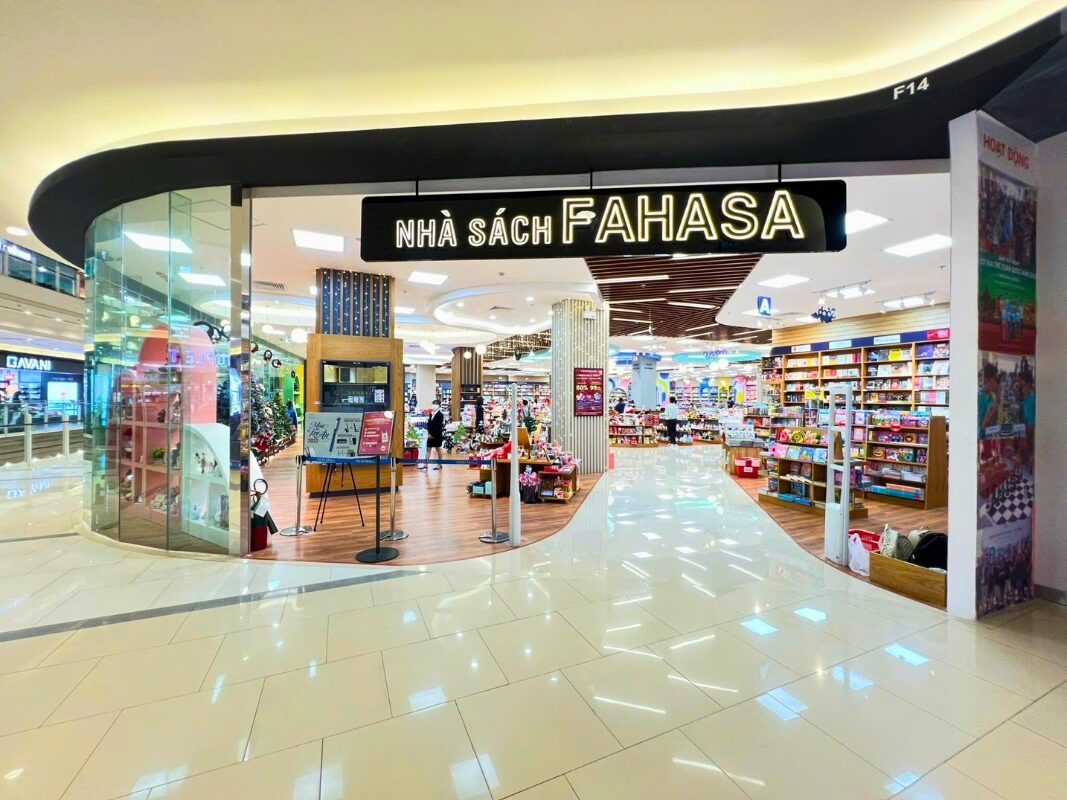 Nhà sách FAHASA Phú Lâm