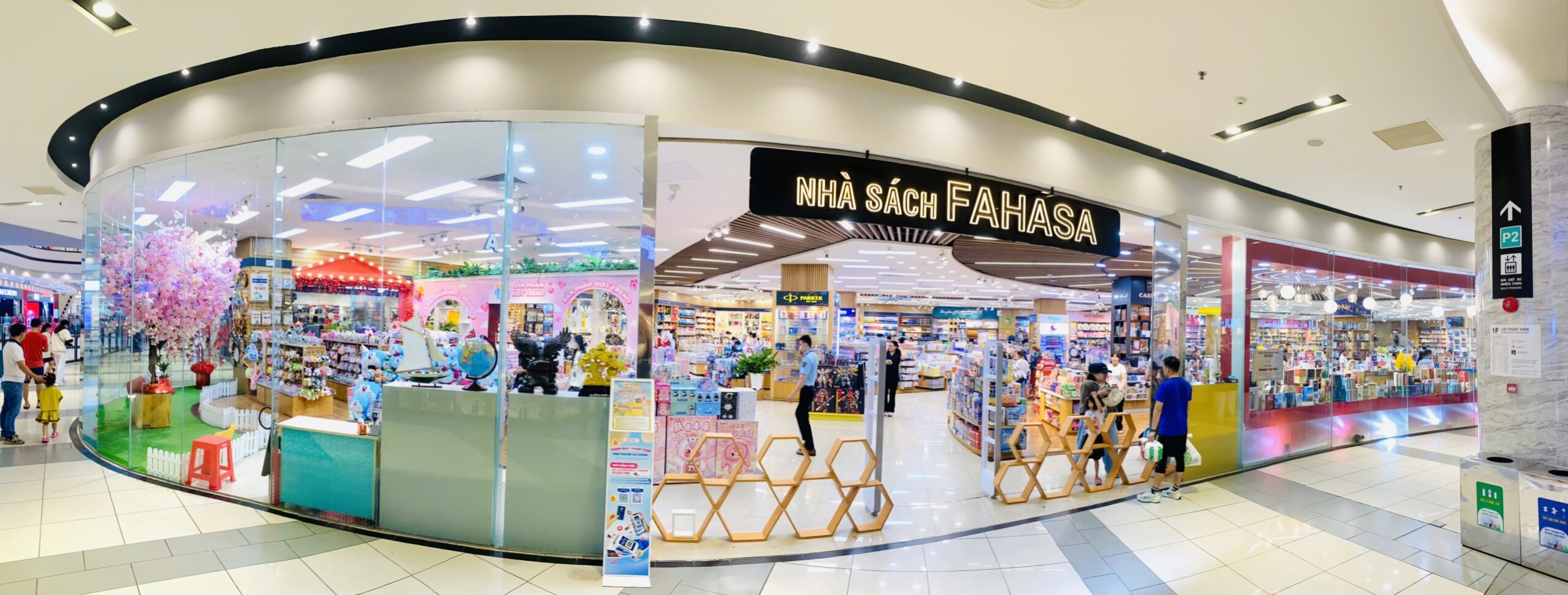 Nhà sách FAHASA Tân Phú
