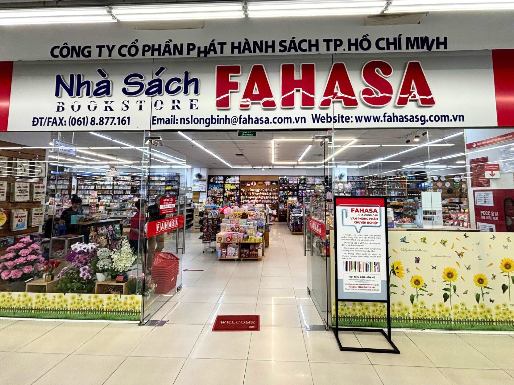 Nhà sách FAHASA Long Bình