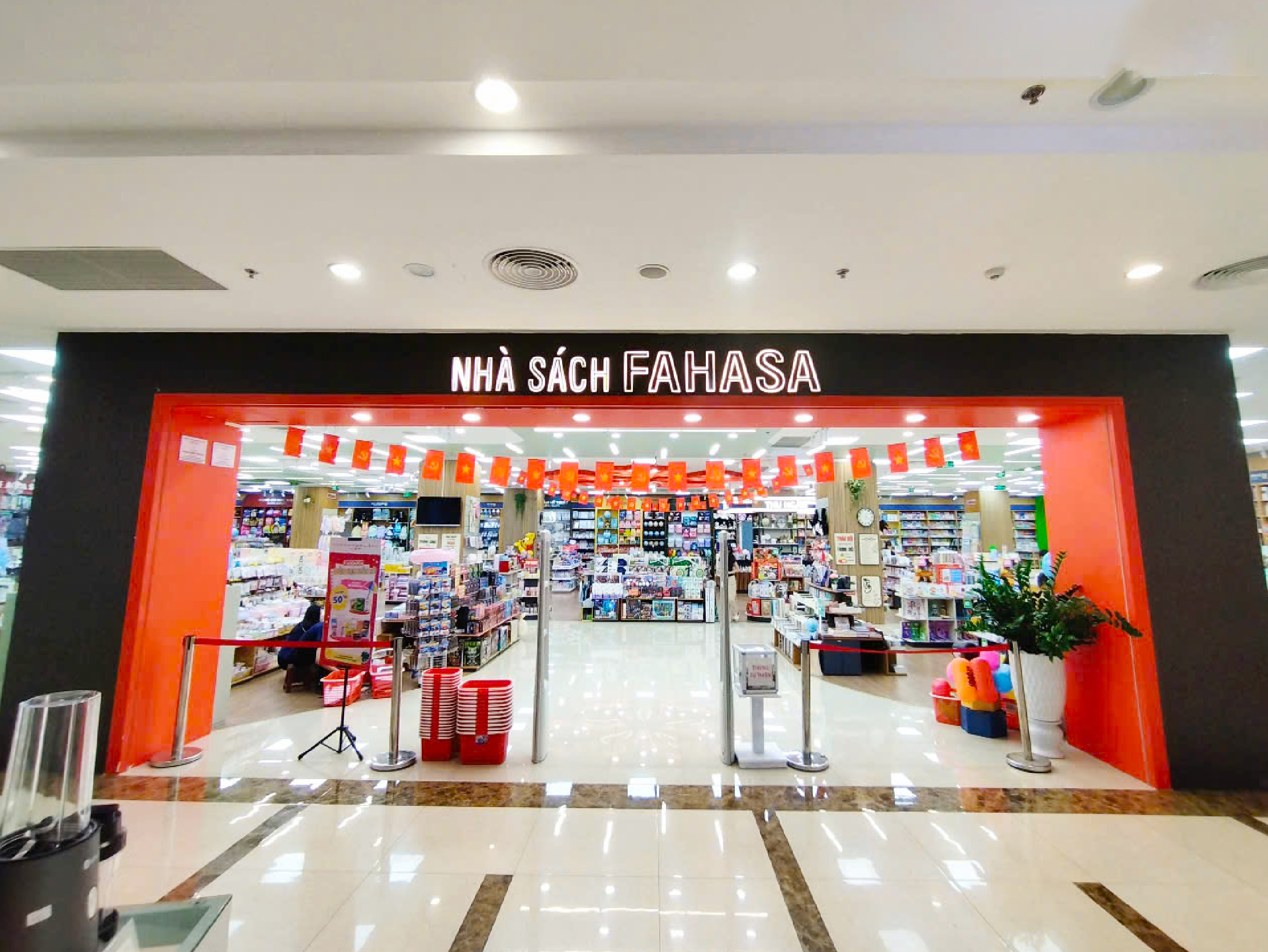 NHA SACH FAHASA HONG BANG