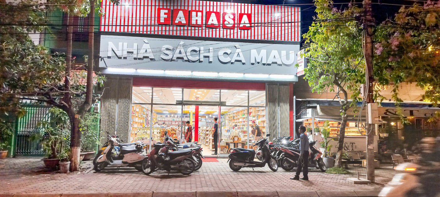 Nhà sách FAHASA Cà Mau 2