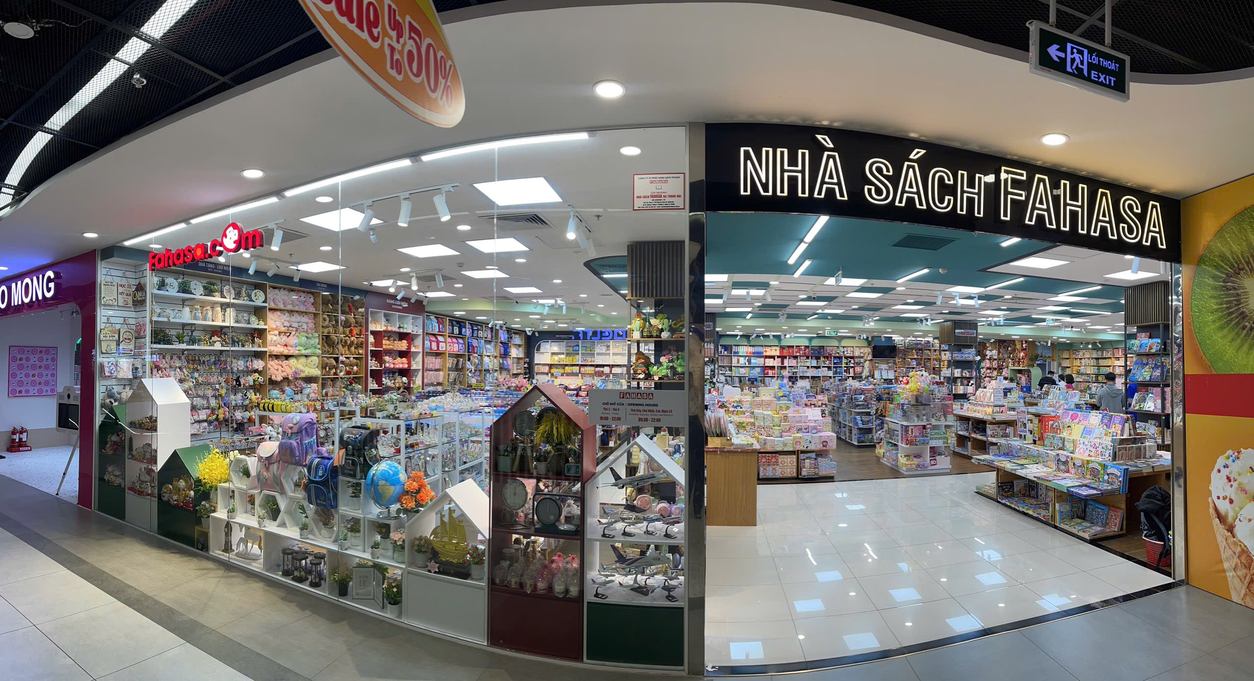 nhà sách FAHASA Ba tháng hai