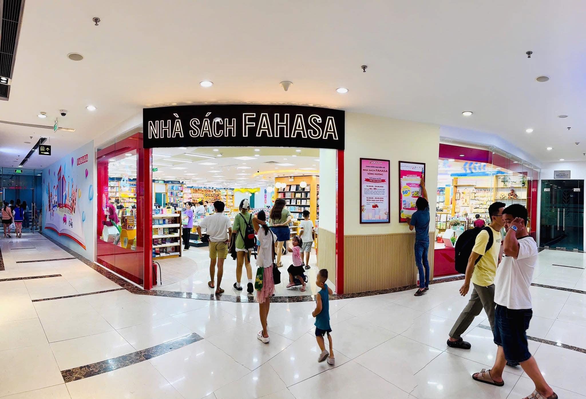 nhà sách FAHASA Sông Hương