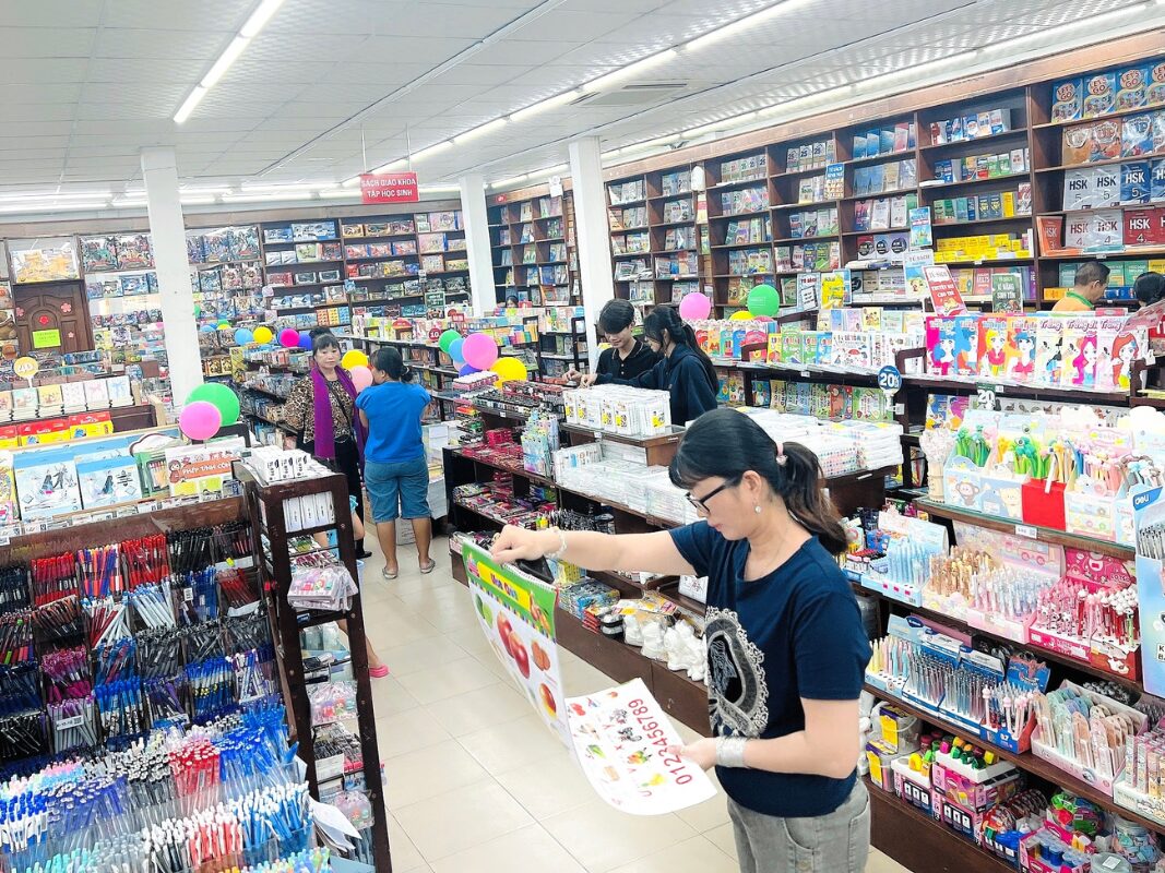 Nhà sách Dầu Tiếng