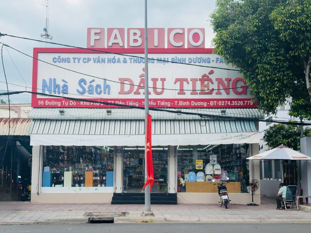 mặt tiền nhà sách Dầu Tiếng