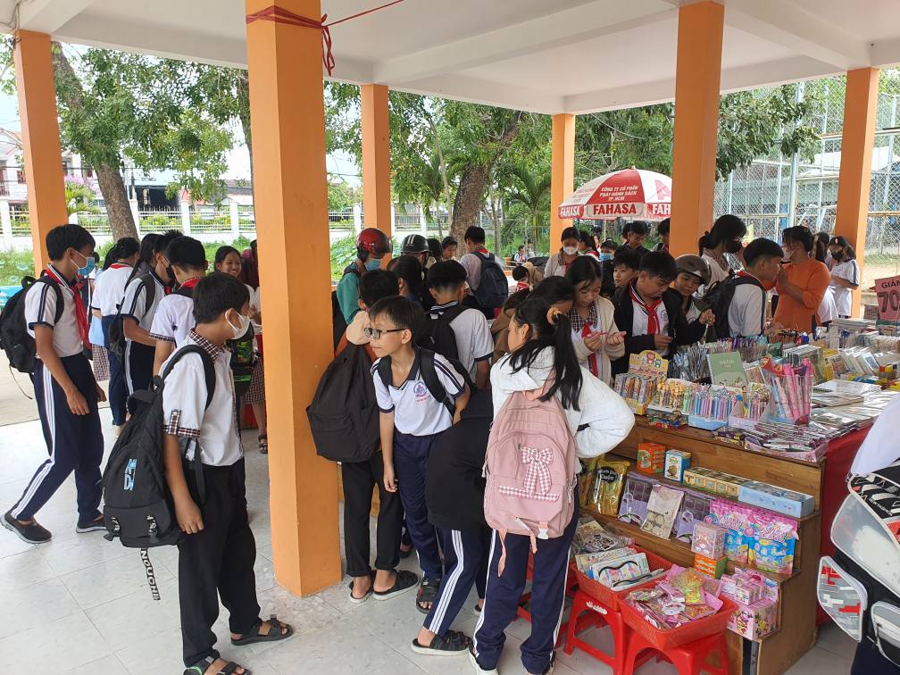 Hội Sách Học Đường 2025 tại trường THCS Thị Trấn Long Hồ 