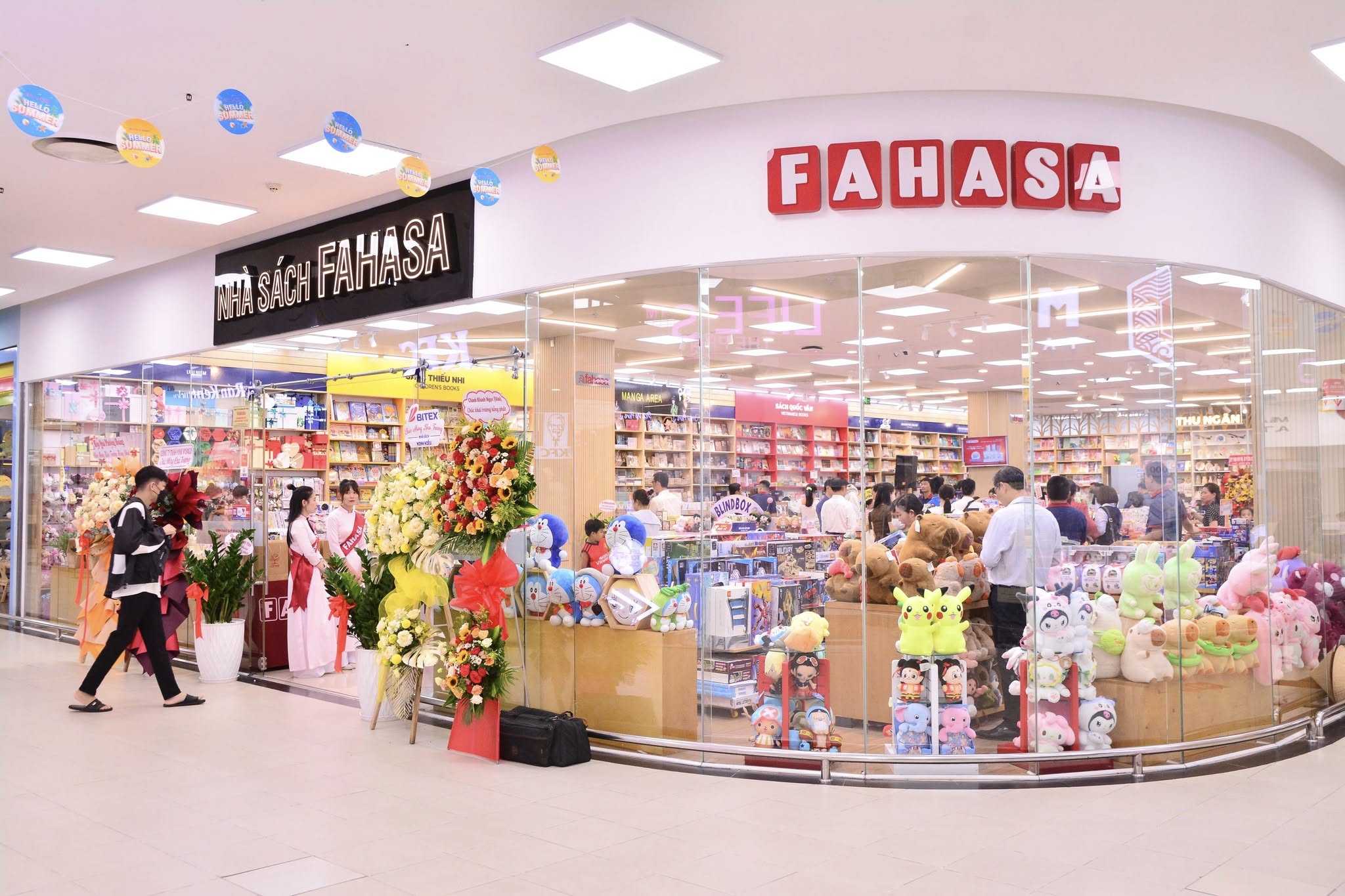 nhà sách FAHASA Ninh Kiều khai trương..