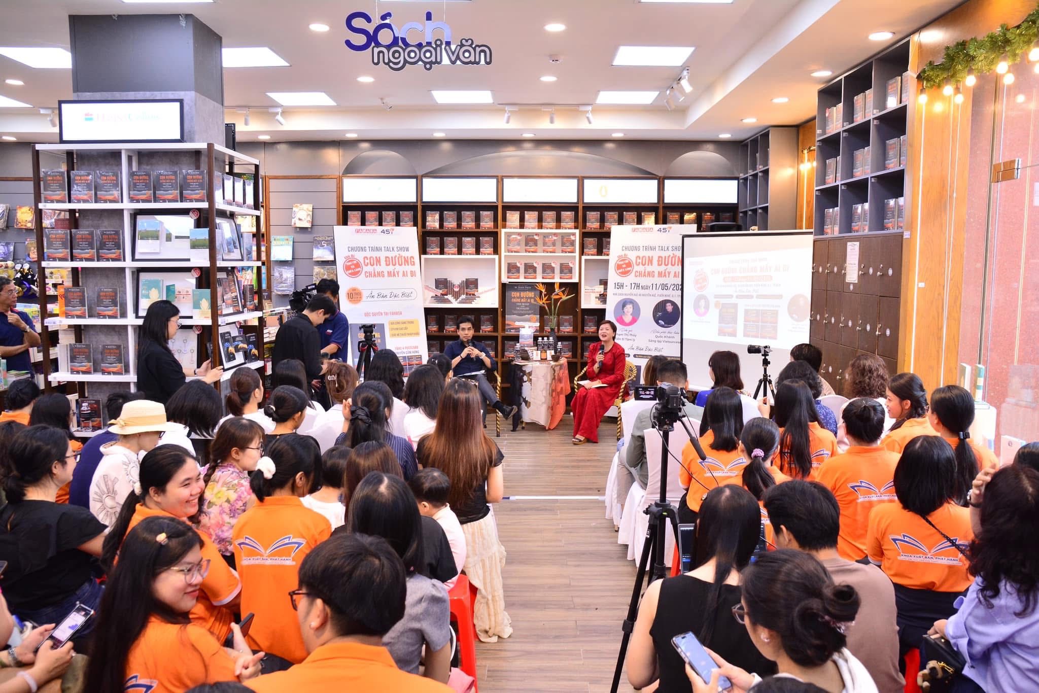 Talkshow “Con đường chẳng mấy ai đi” với chủ đề tình yêu & chữa lành tại Nhà sách Nguyễn Huệ