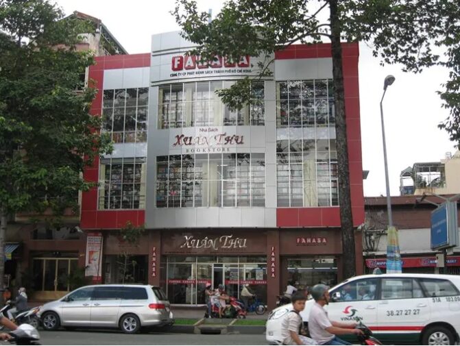 Nhà sách Xuân Thu