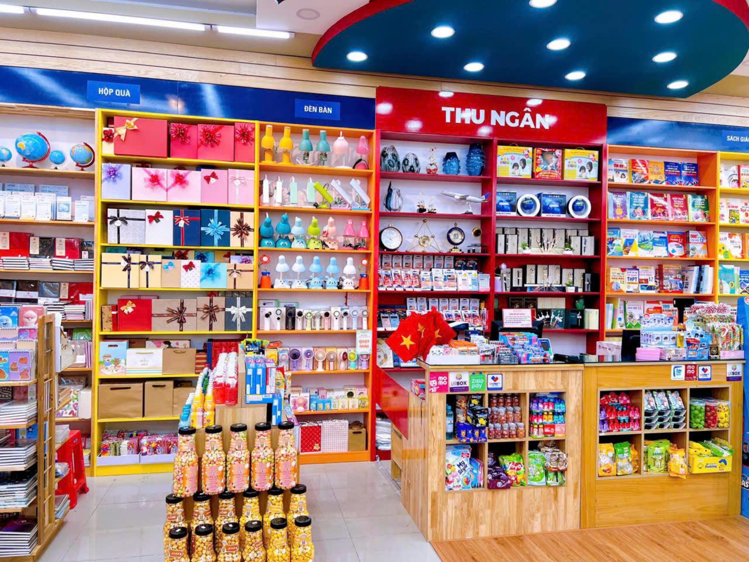 Nhà sách FAHASA NGUYỄN ẢNH THỦ