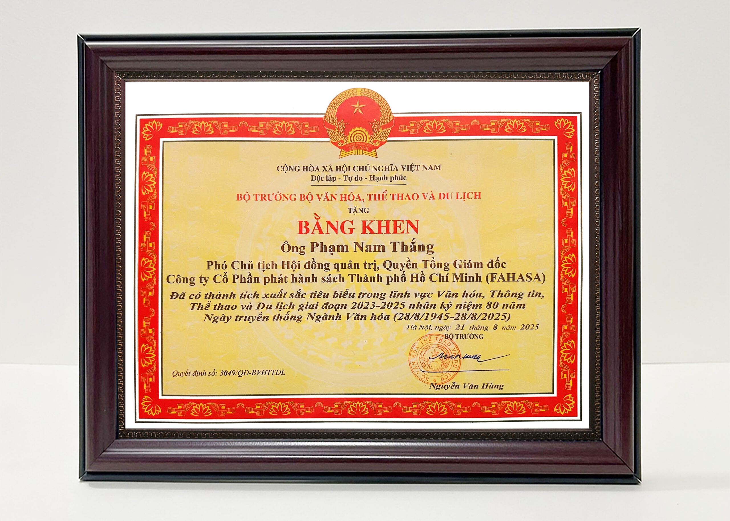 ÔNG PHẠM NAM THẮNG - NHẬN BẰNG KHEN KỶ NIỆM 80 NĂM NGÀY TRUYỀN THỐNG NGÀNH VĂN HÓA (2881945 – 2882025)..