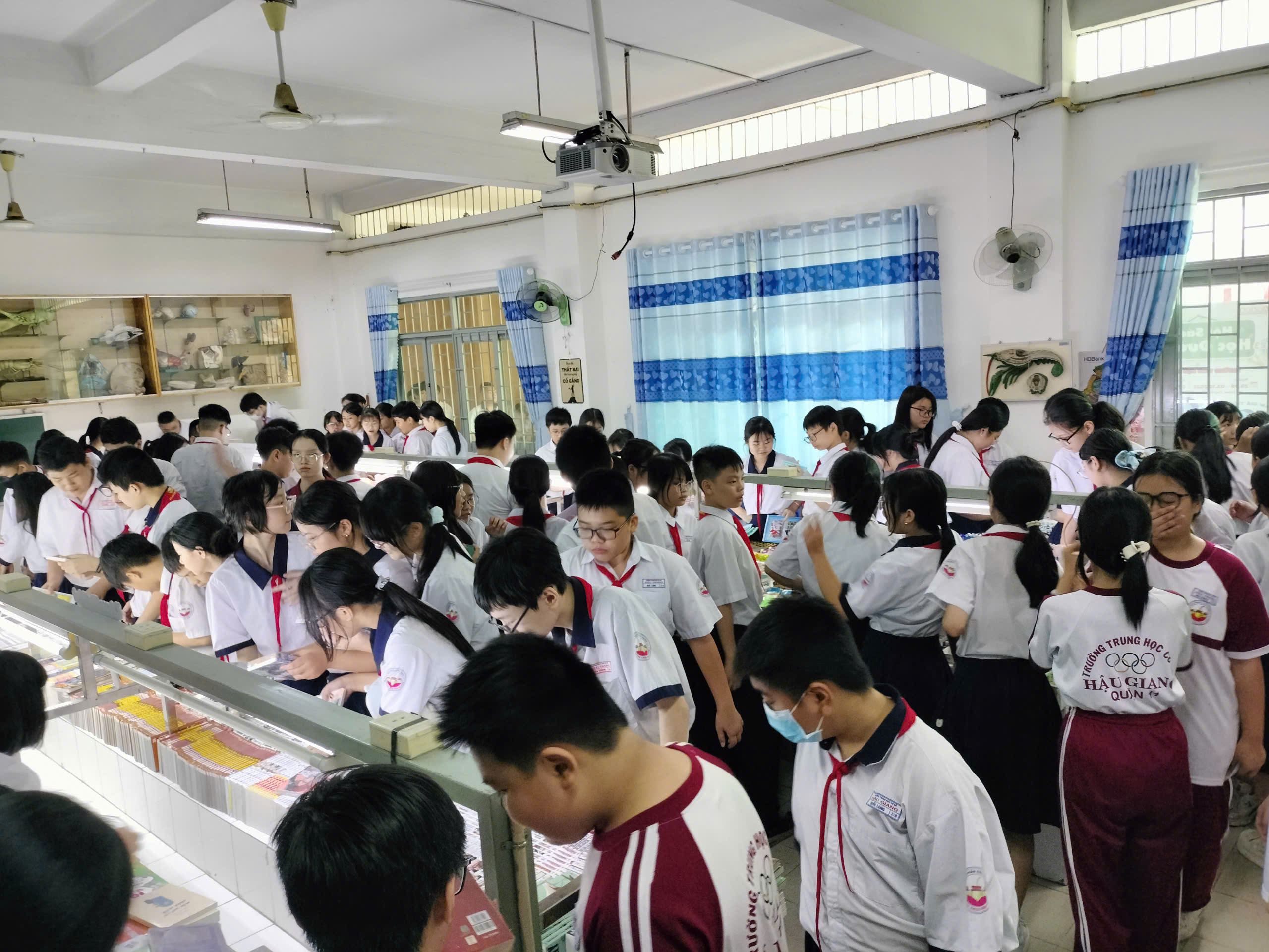 HỘI SÁCH HỌC ĐƯỜNG FAHASA TÂN THÀNH