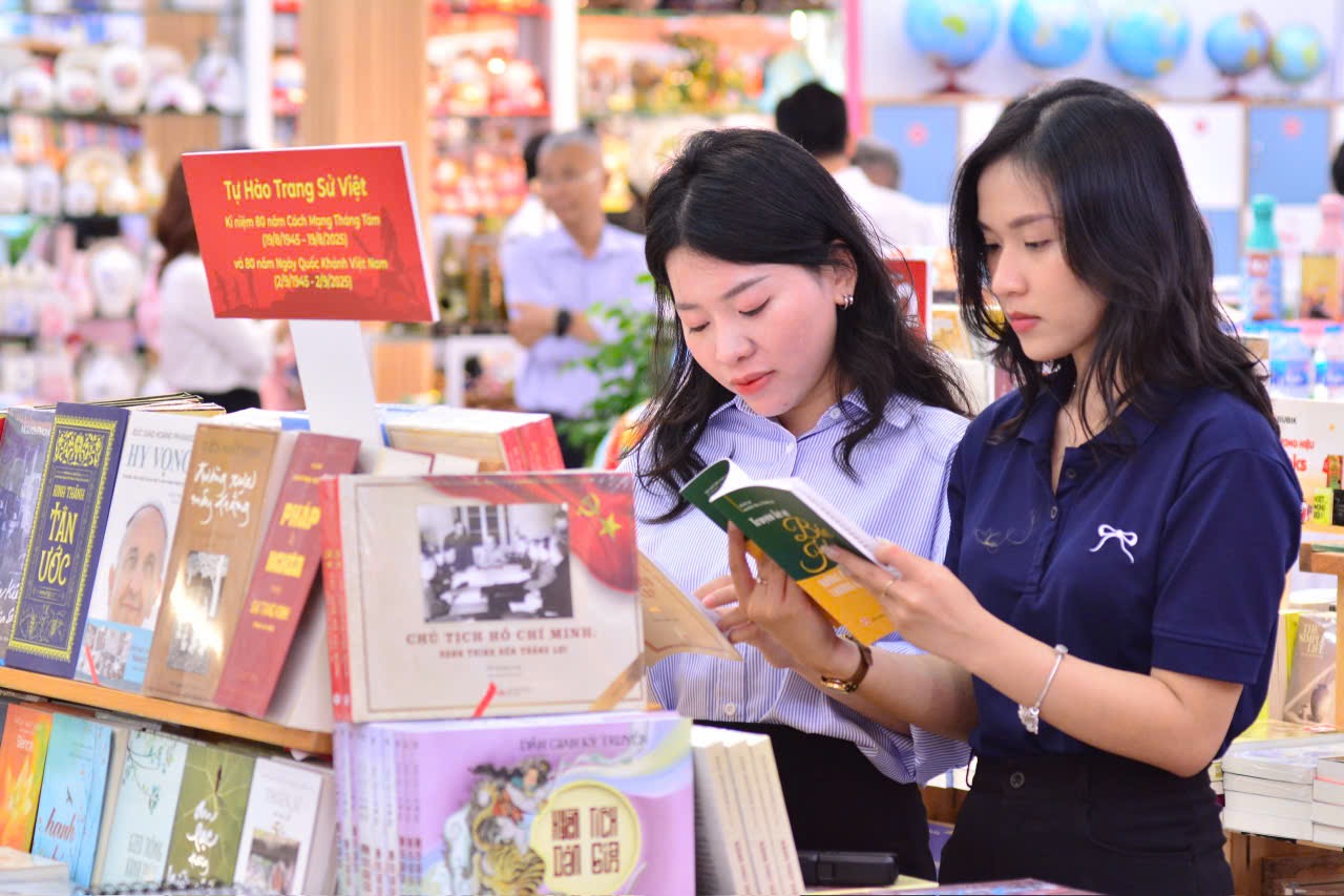 Tủ sách FAHASA Thuận An