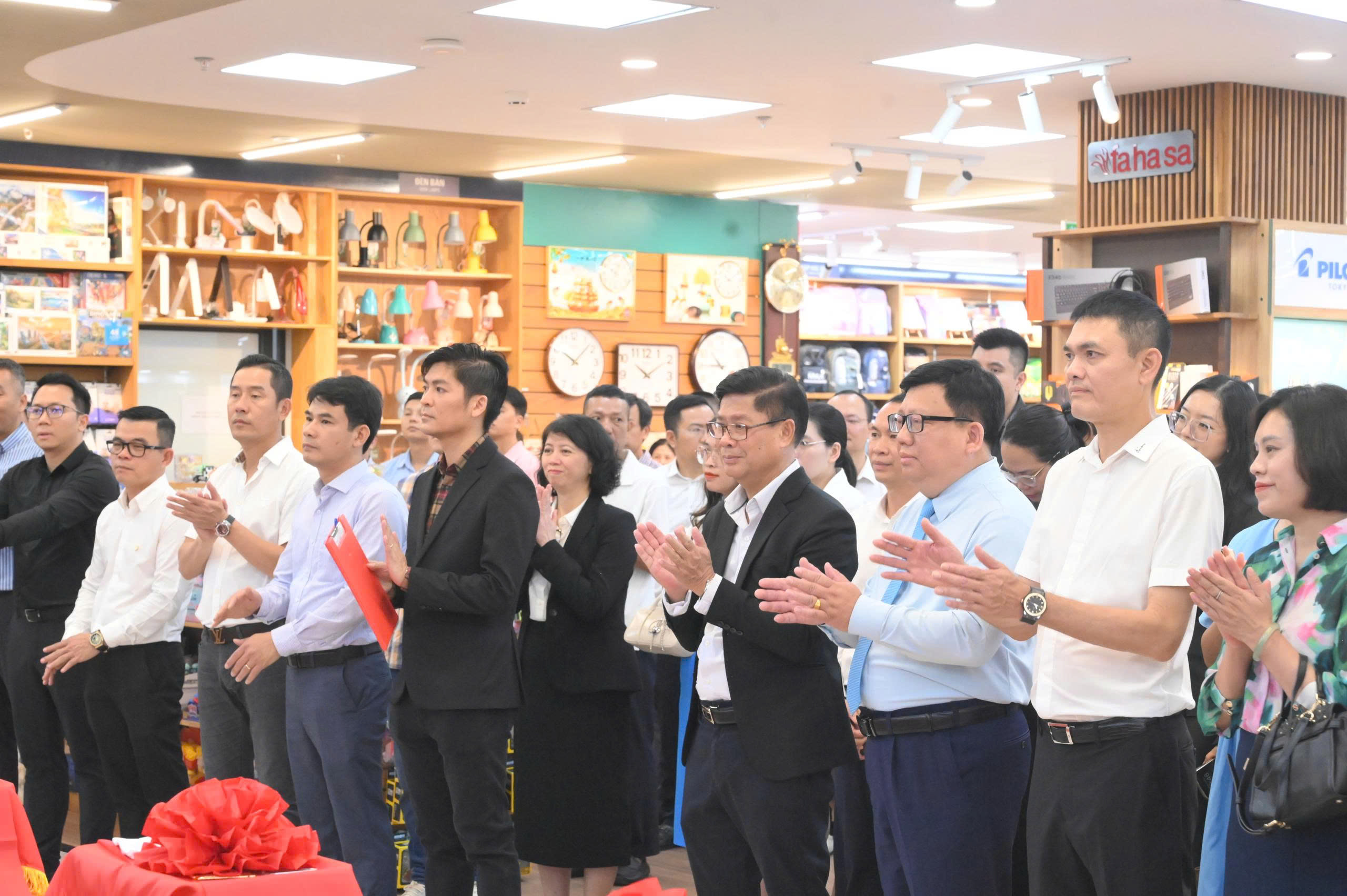 KHAI TRƯƠNG FAHASA HƯNG YEN