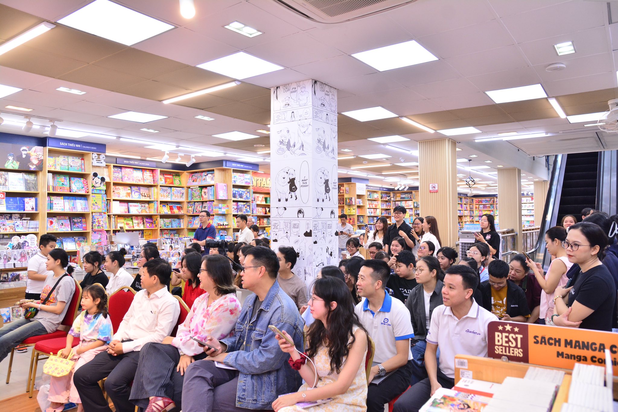 Buổi Giao Lưu & Ký Tặng Sách “Chiến Thần Ngữ Văn” Cùng Tác Giả Đinh Hằng tại Nhà sách FAHASA Tân Định