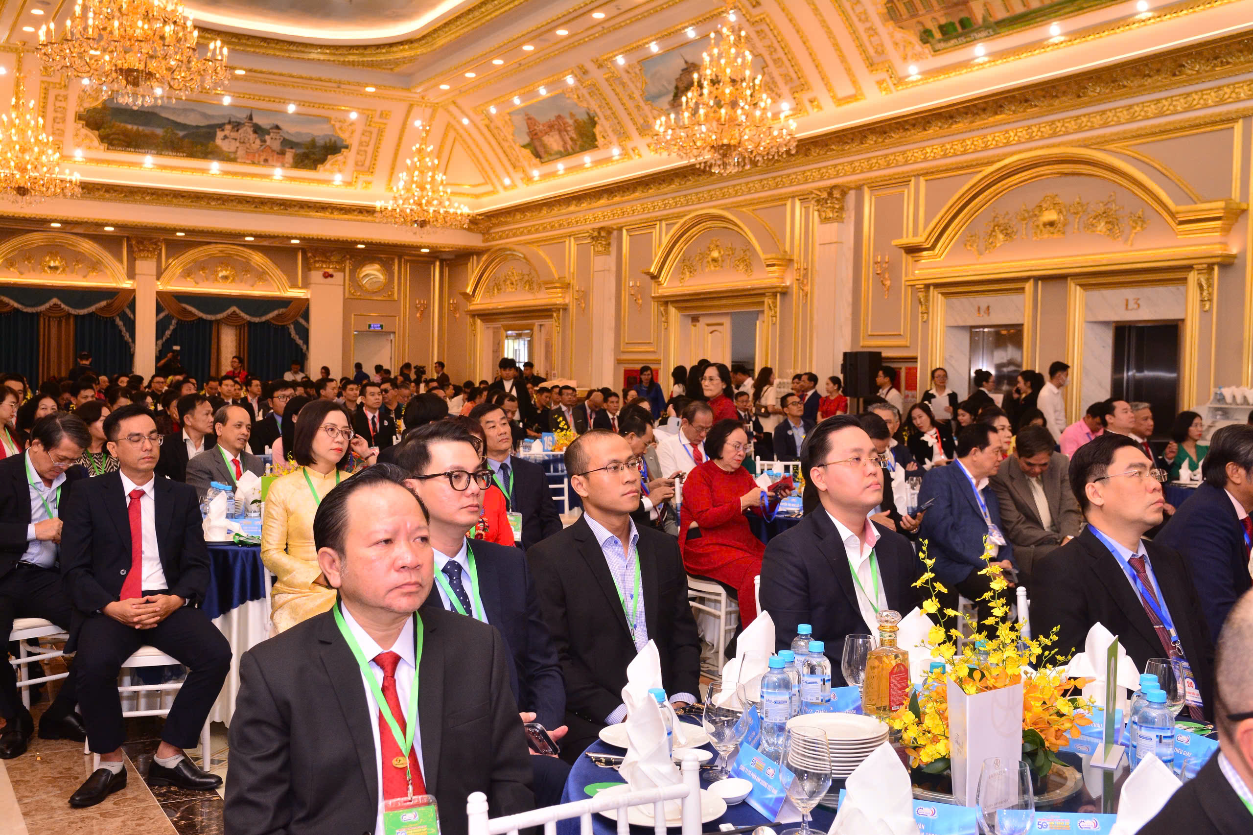 Hình ảnh tại Lễ kỷ niệm 21 năm Ngày Doanh nhân Việt Nam (2004-2025) và 50 năm thành lập Hiệp hội Doanh nghiệp TP. Hồ Chí Minh (1975-2025)