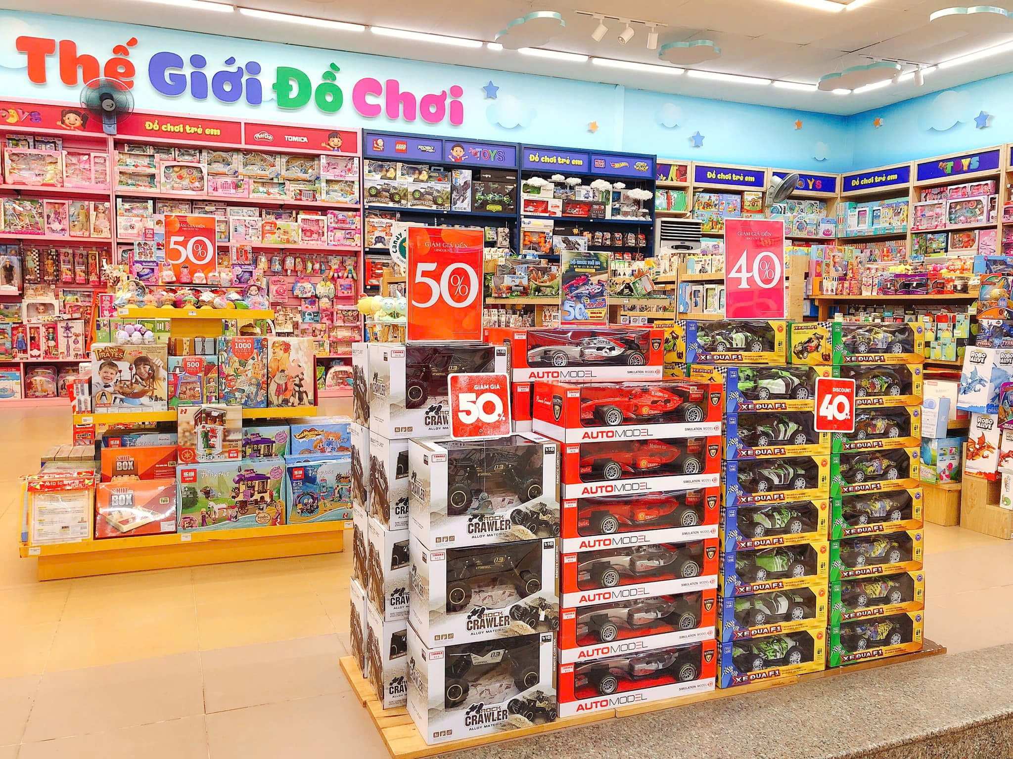 Hàng ngàn mặt hàng giảm giá đậm sâu tại FAHASA BLACK FRIDAY