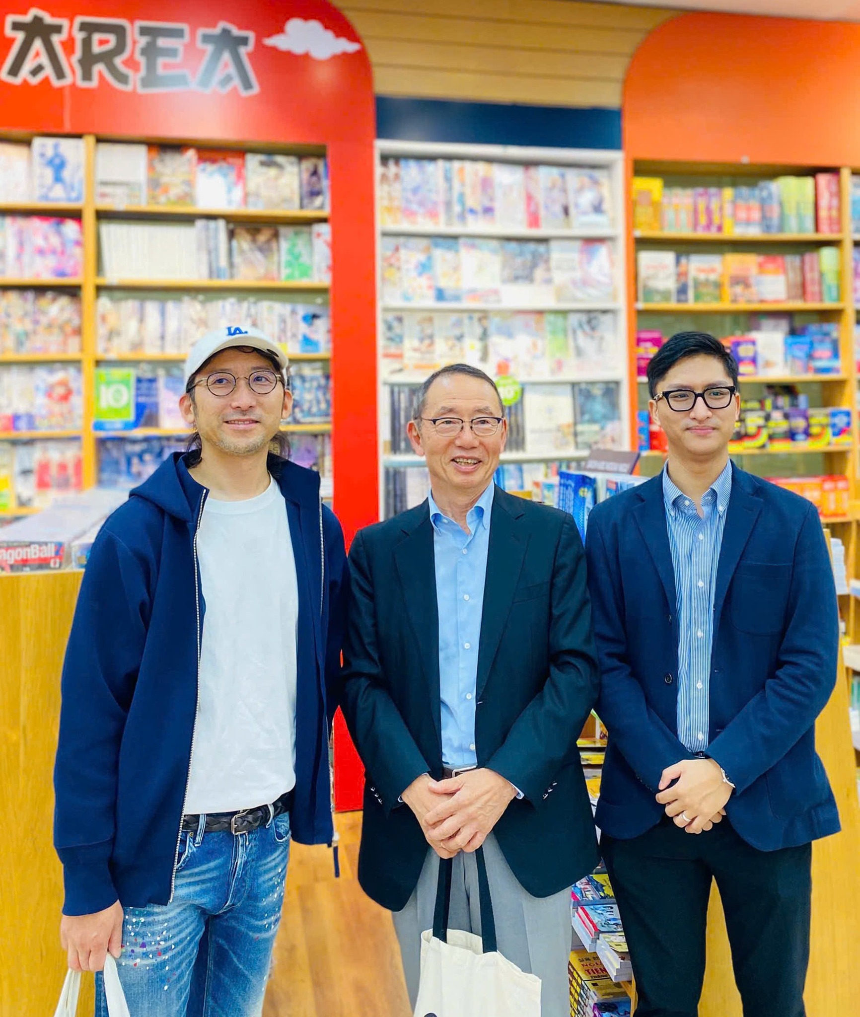 Hình ảnh FAHASA hân hạnh đón tiếp Đoàn Lãnh đạo các Nhà xuất bản Nhật Bản cùng Lãnh đạo Tập đoàn Kinokuniya đến tham quan tại Nhà sách FAHASA Tân Phú