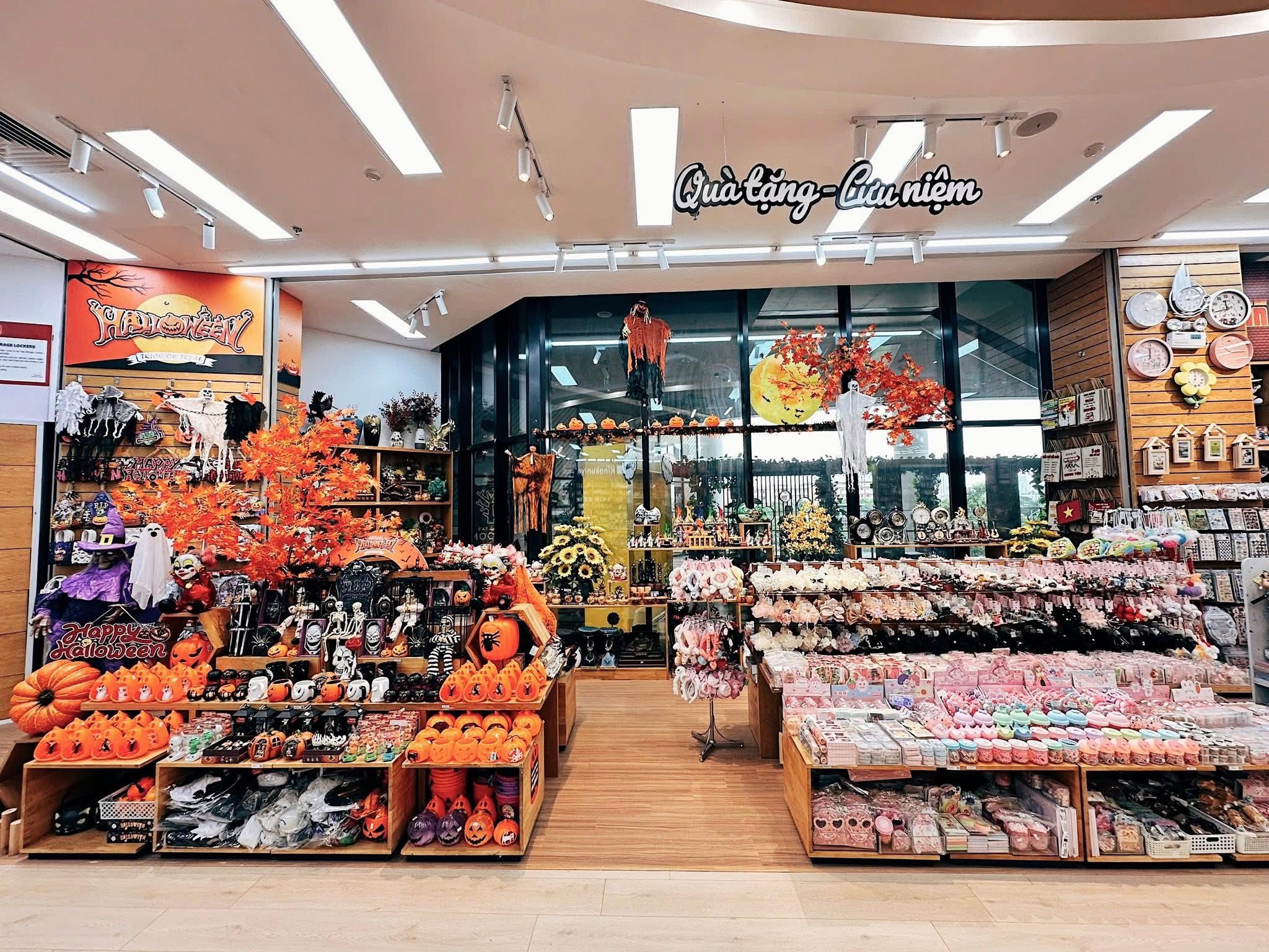 Hình ảnh Nhà sách FAHASA Vạn Phúc Hình ảnh Nhà sách FAHASA Vạn Phúc