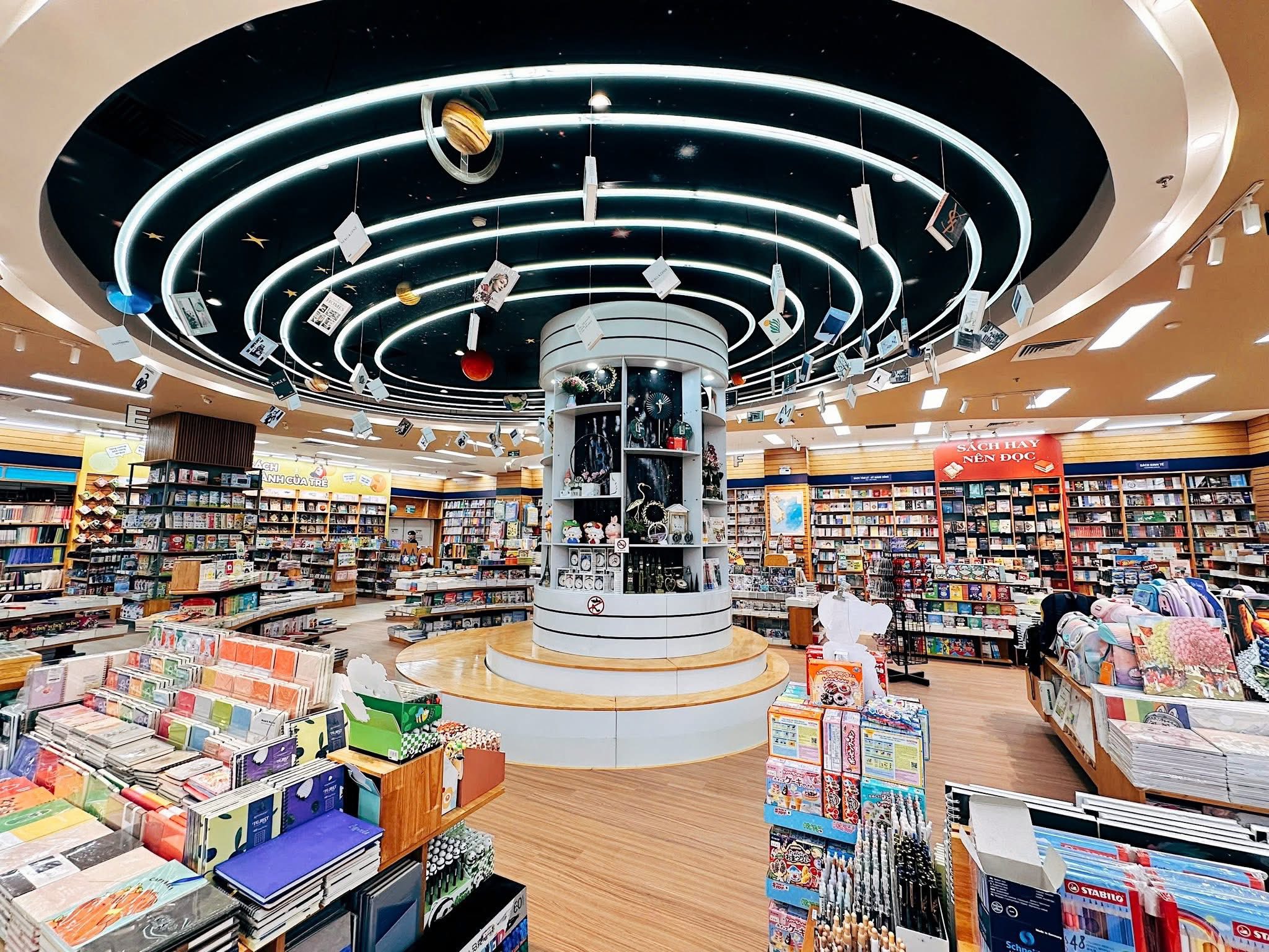 Hình ảnh Nhà sách FAHASA Vạn Phúc Hình ảnh Nhà sách FAHASA Vạn Phúc