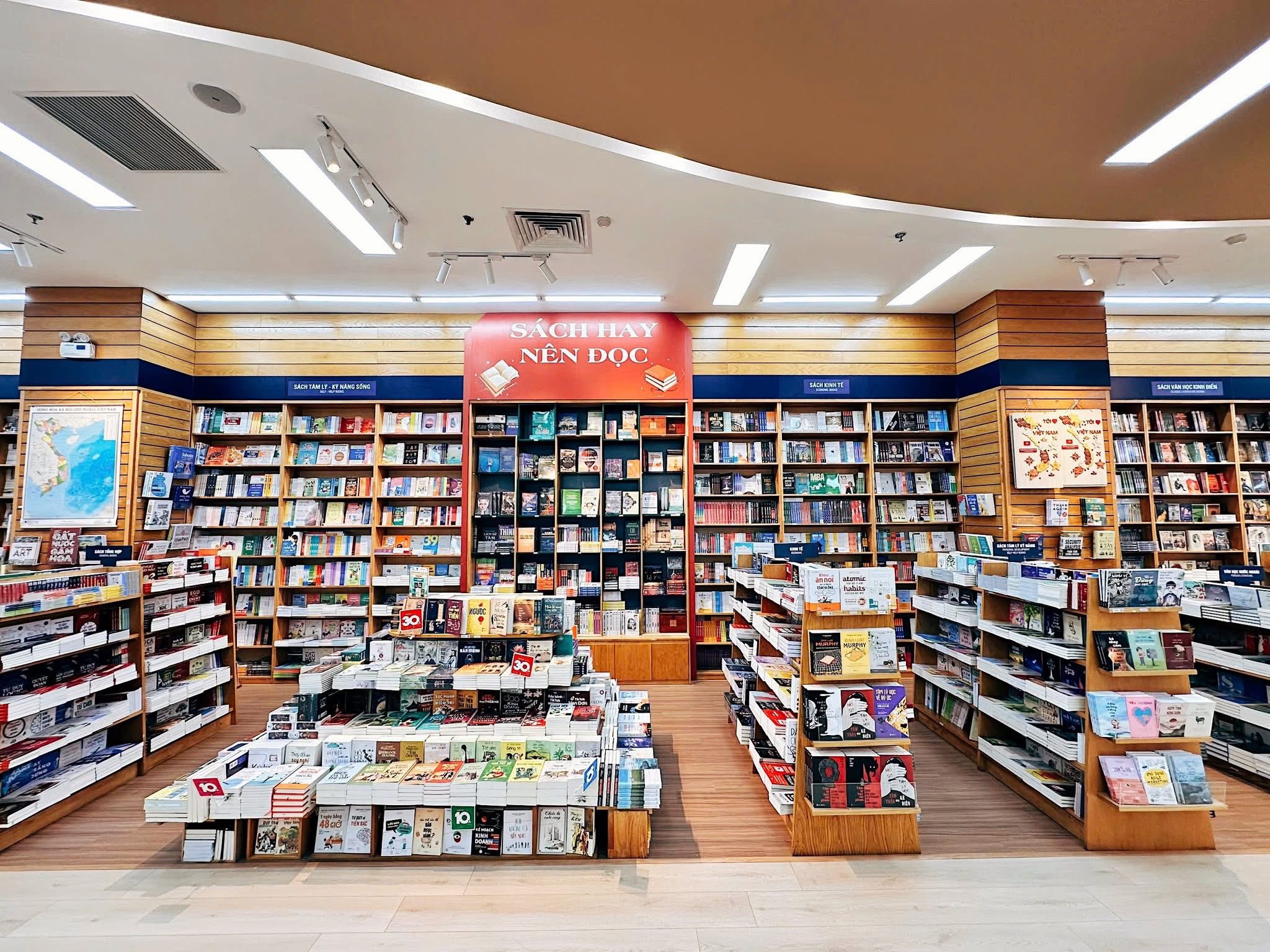Hình ảnh Nhà sách FAHASA Vạn Phúc