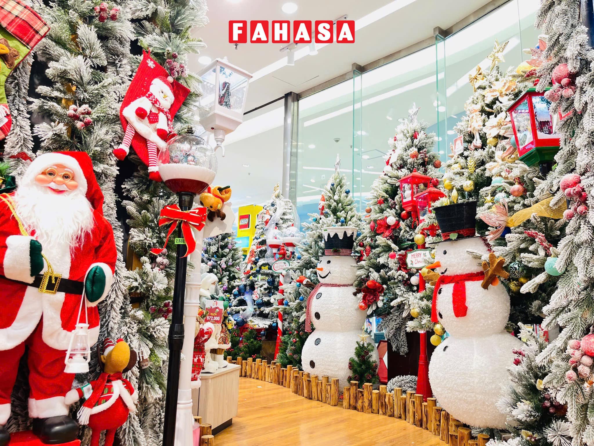 Hình ảnh Tại Nhà sách FAHASA Long Biên