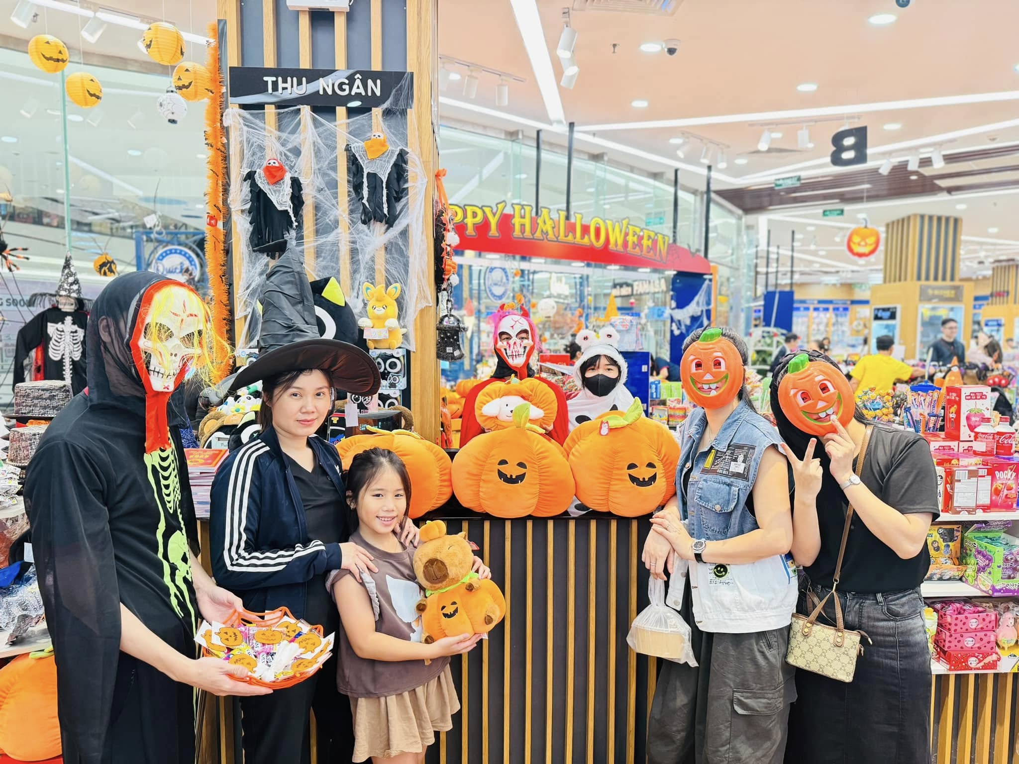 Hình ảnh Tại Nhà sách FAHASA Long Biên