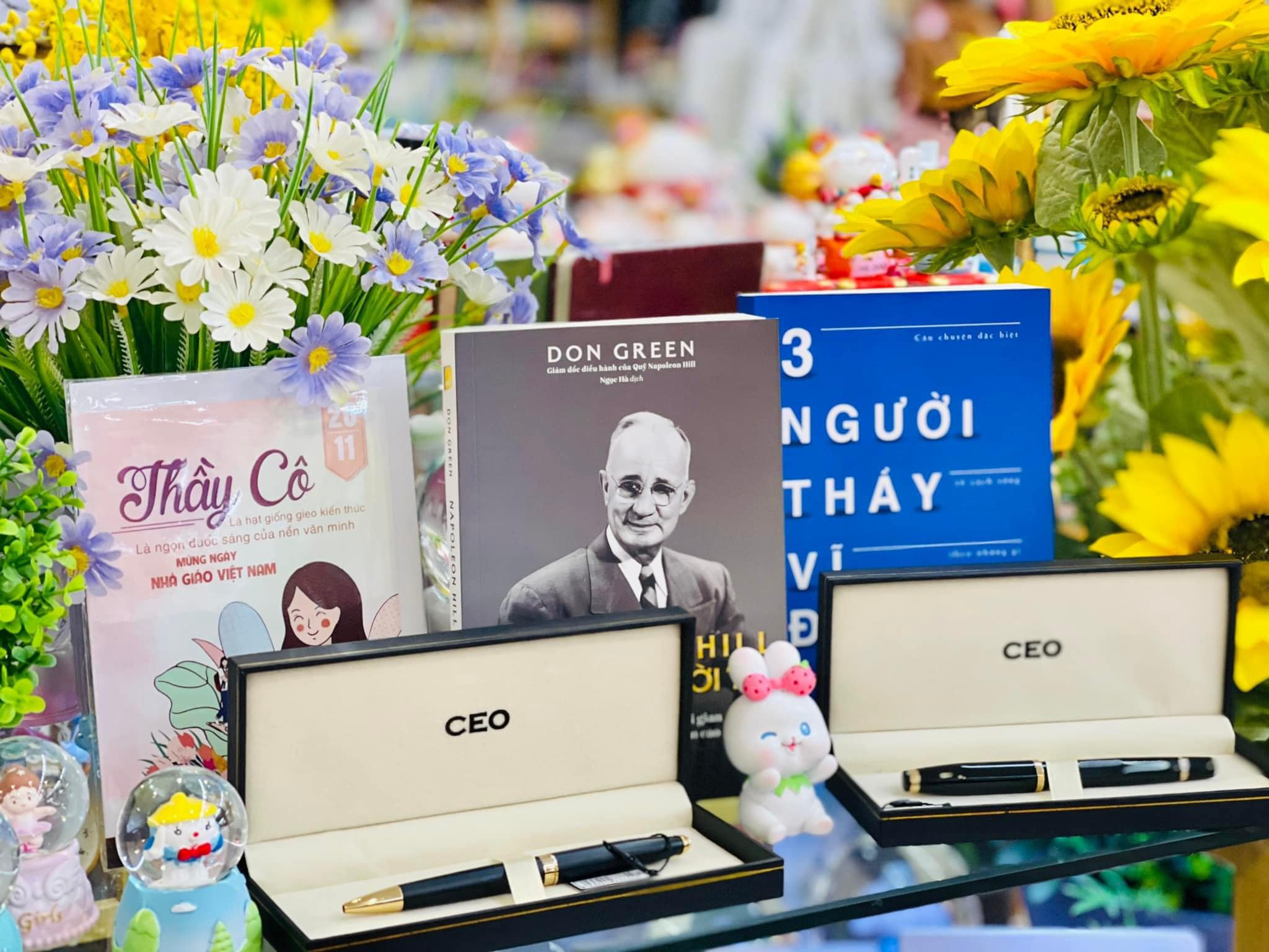 Hình ảnh chúc mừng Ngày Nhà Giáo Việt Nam 20.11 tại Nhà sách FAHASA Hình ảnh chúc mừng Ngày Nhà Giáo Việt Nam 20.11 tại Nhà sách FAHASA