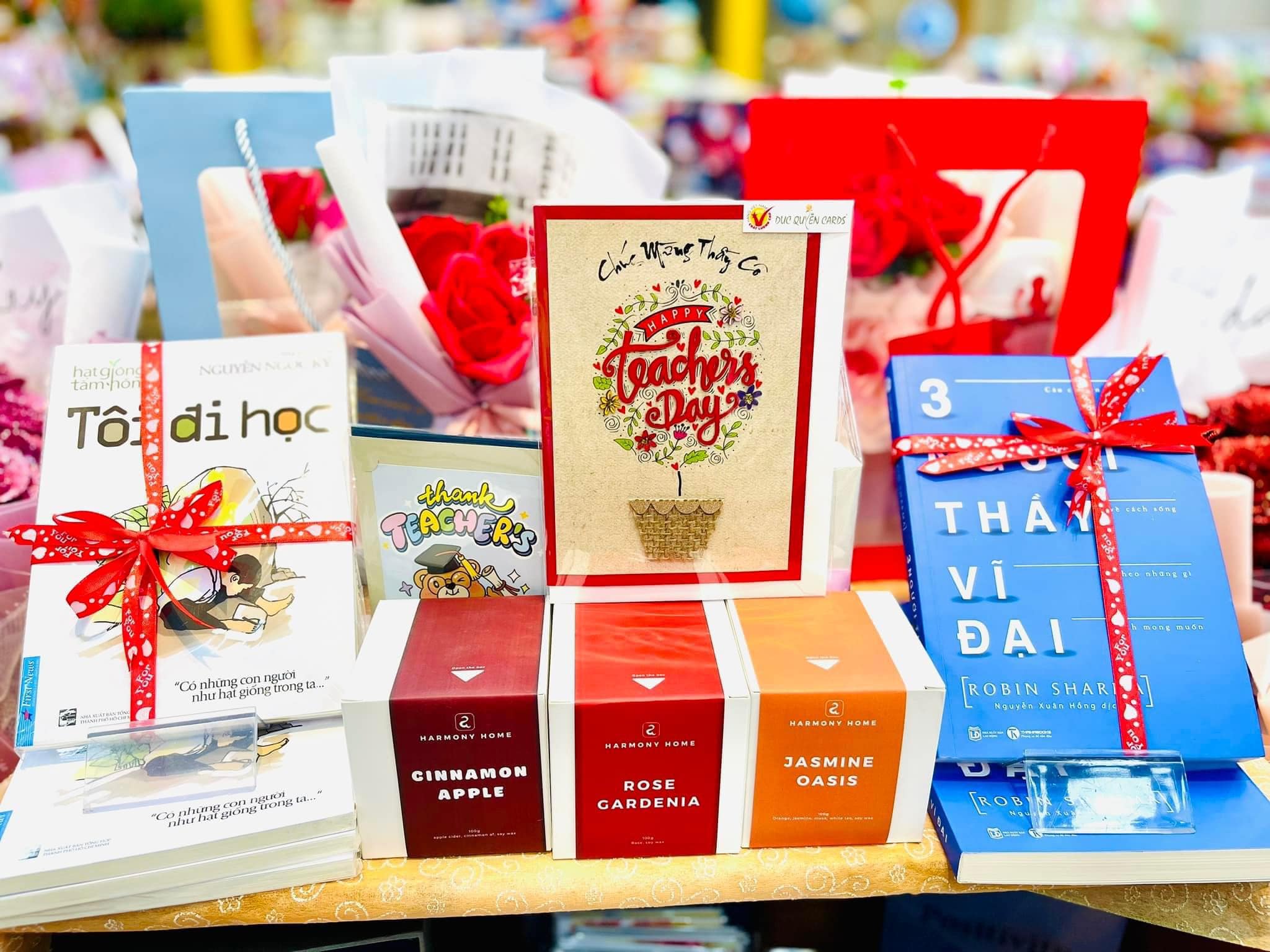 Hình ảnh chúc mừng Ngày Nhà Giáo Việt Nam 20/11 tại Nhà sách FAHASA Hình ảnh chúc mừng Ngày Nhà Giáo Việt Nam 20/11 tại Nhà sách FAHASA